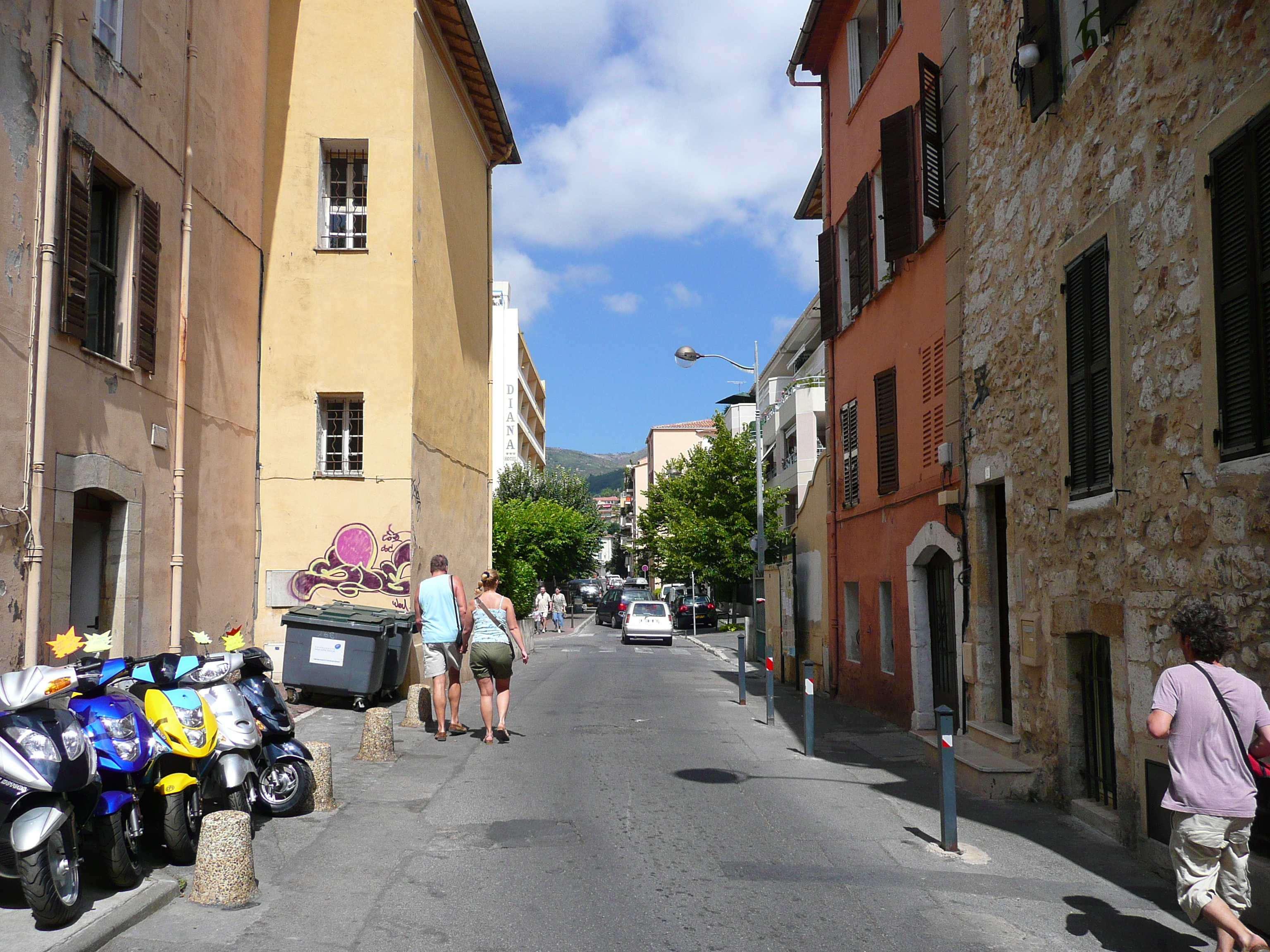 Picture France Vence Avenue H. Isnard 2007-07 3 - Center Avenue H. Isnard