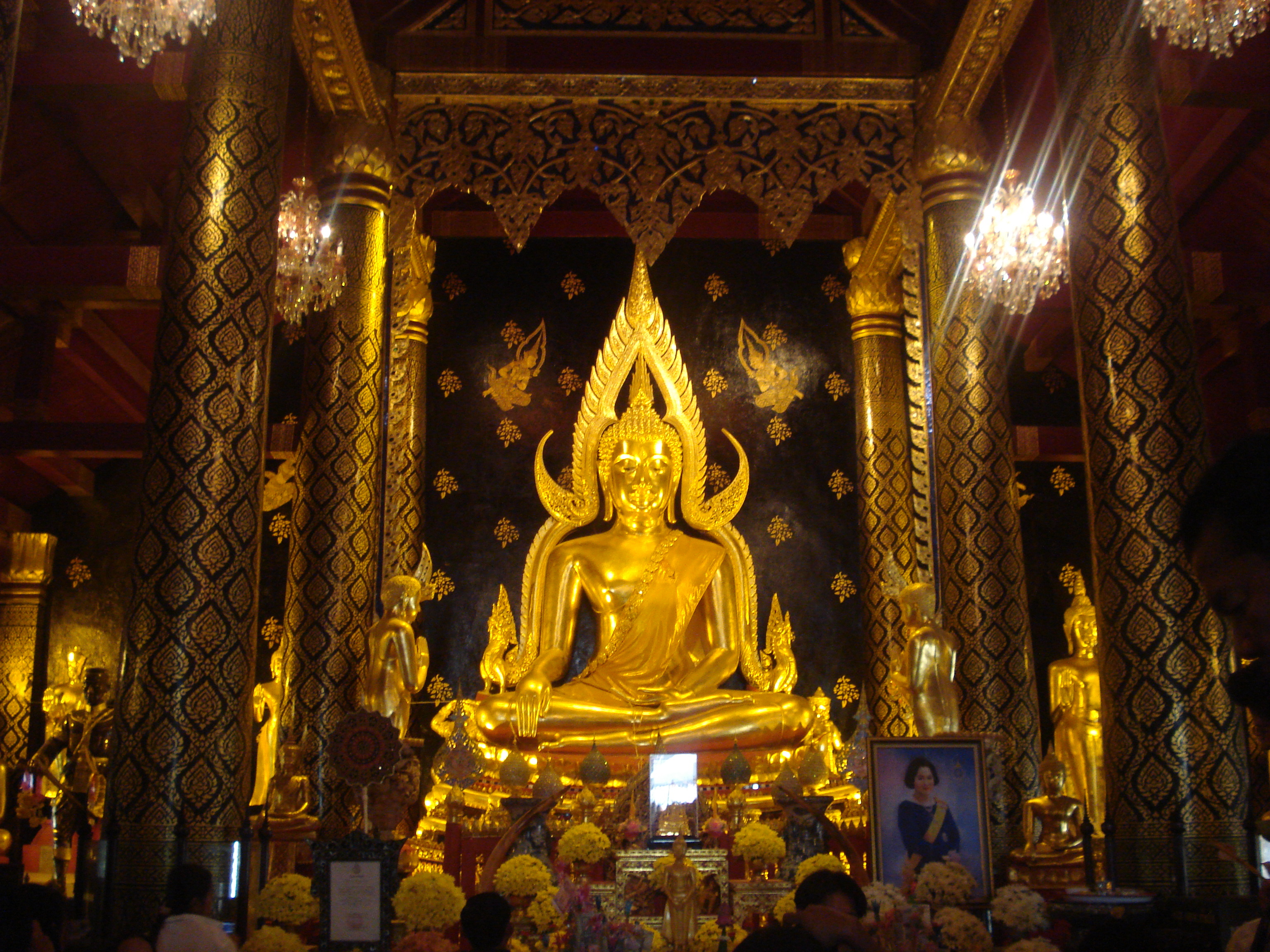 Picture Thailand Phitsanulok Wat Pra Sri Rattana Mahathat Vora Maha Vihar 2008-01 27 - Around Wat Pra Sri Rattana Mahathat Vora Maha Vihar