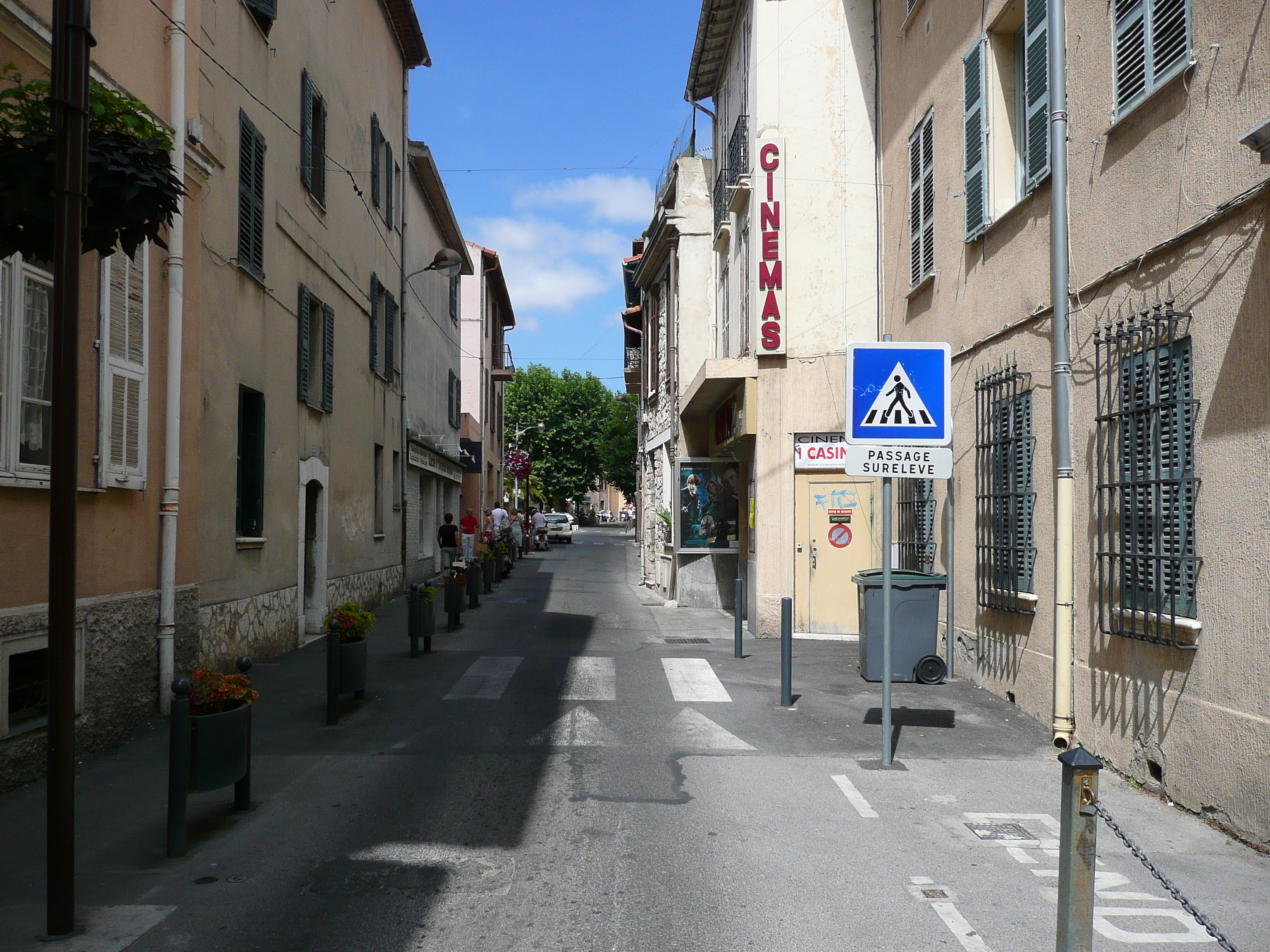 Picture France Vence Avenue H. Isnard 2007-07 25 - Tour Avenue H. Isnard