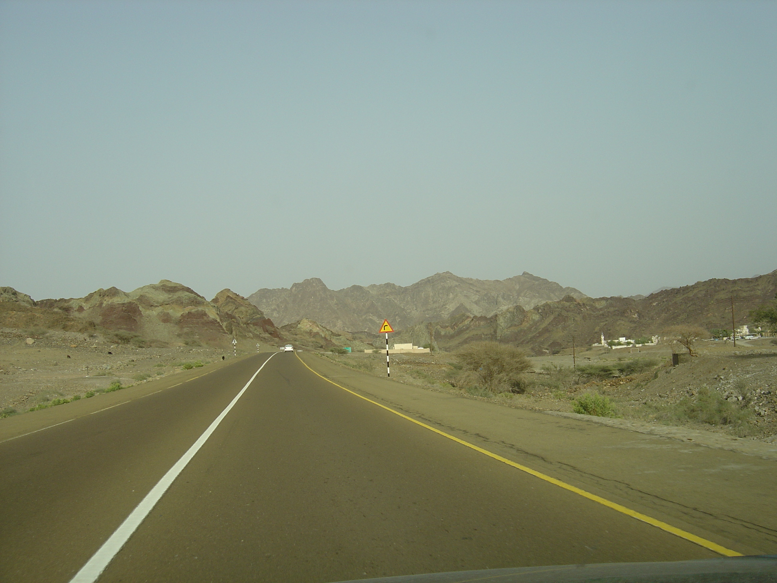 Picture Sultanate of Oman Buraimi to Sohar road 2005-03 26 - Center Buraimi to Sohar road