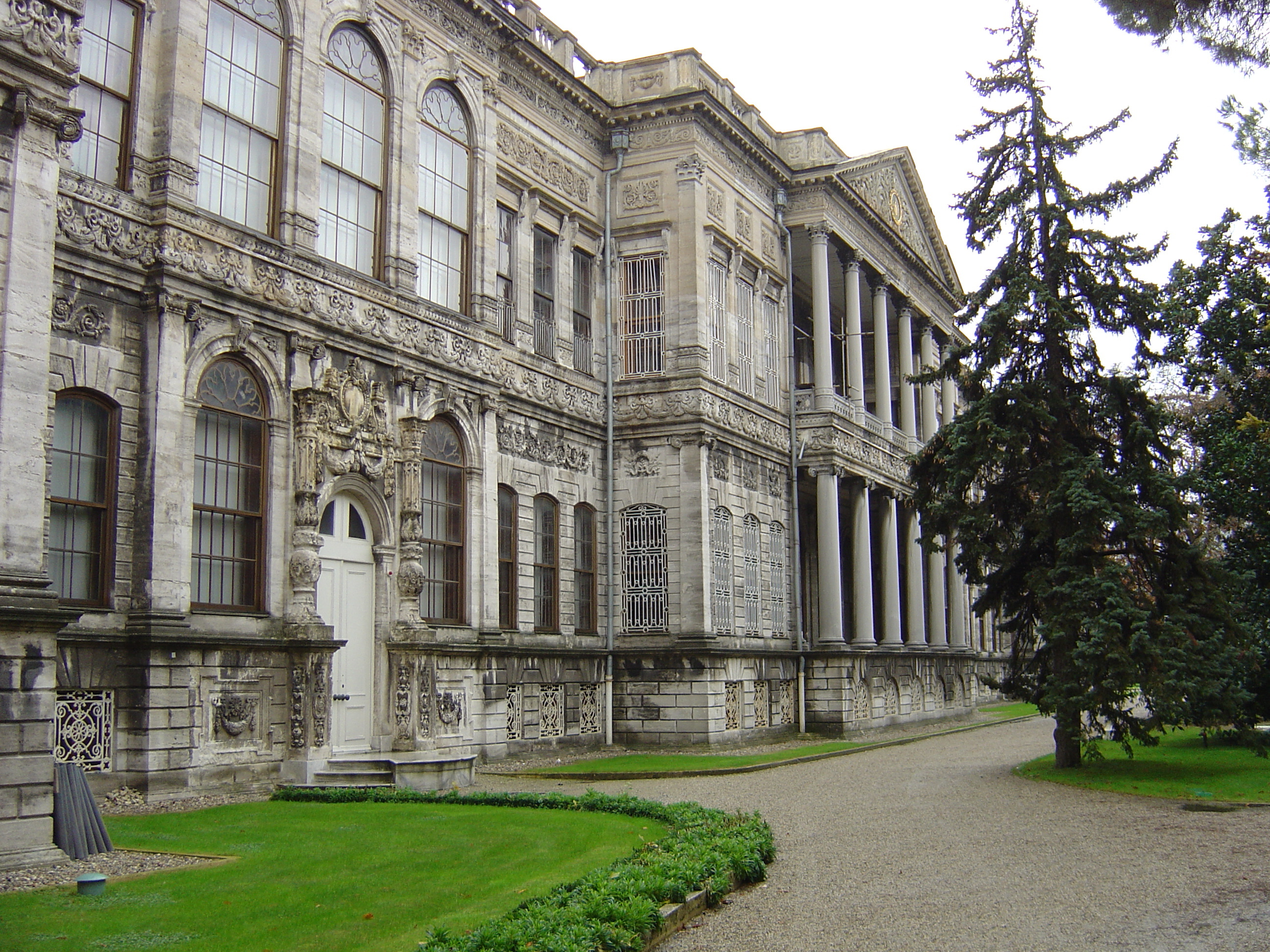 Picture Turkey Istanbul Dolmabahce Palace 2004-12 32 - Around Dolmabahce Palace