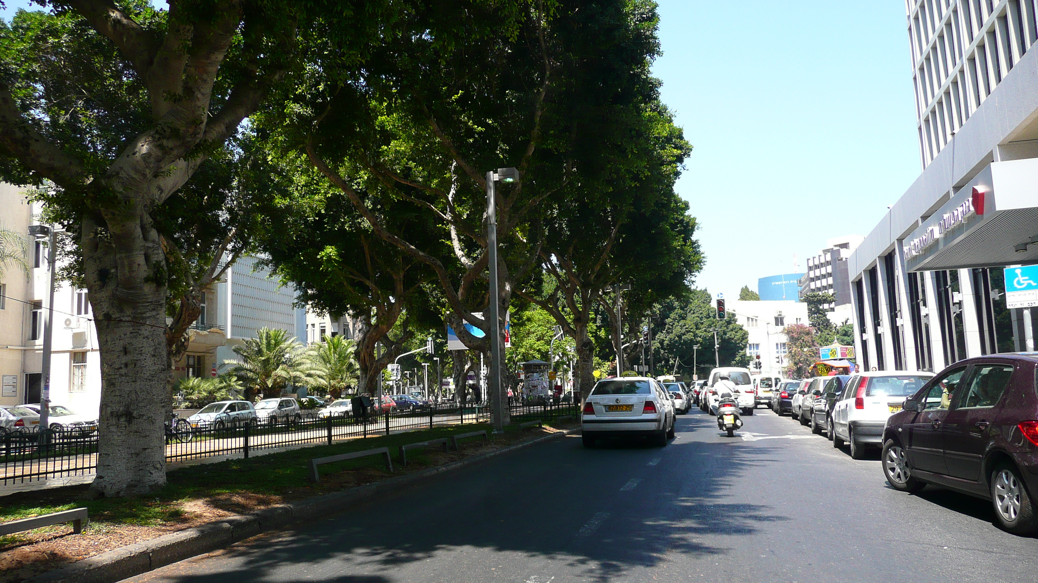 Picture Israel Tel Aviv Rothschild Street 2007-06 8 - History Rothschild Street