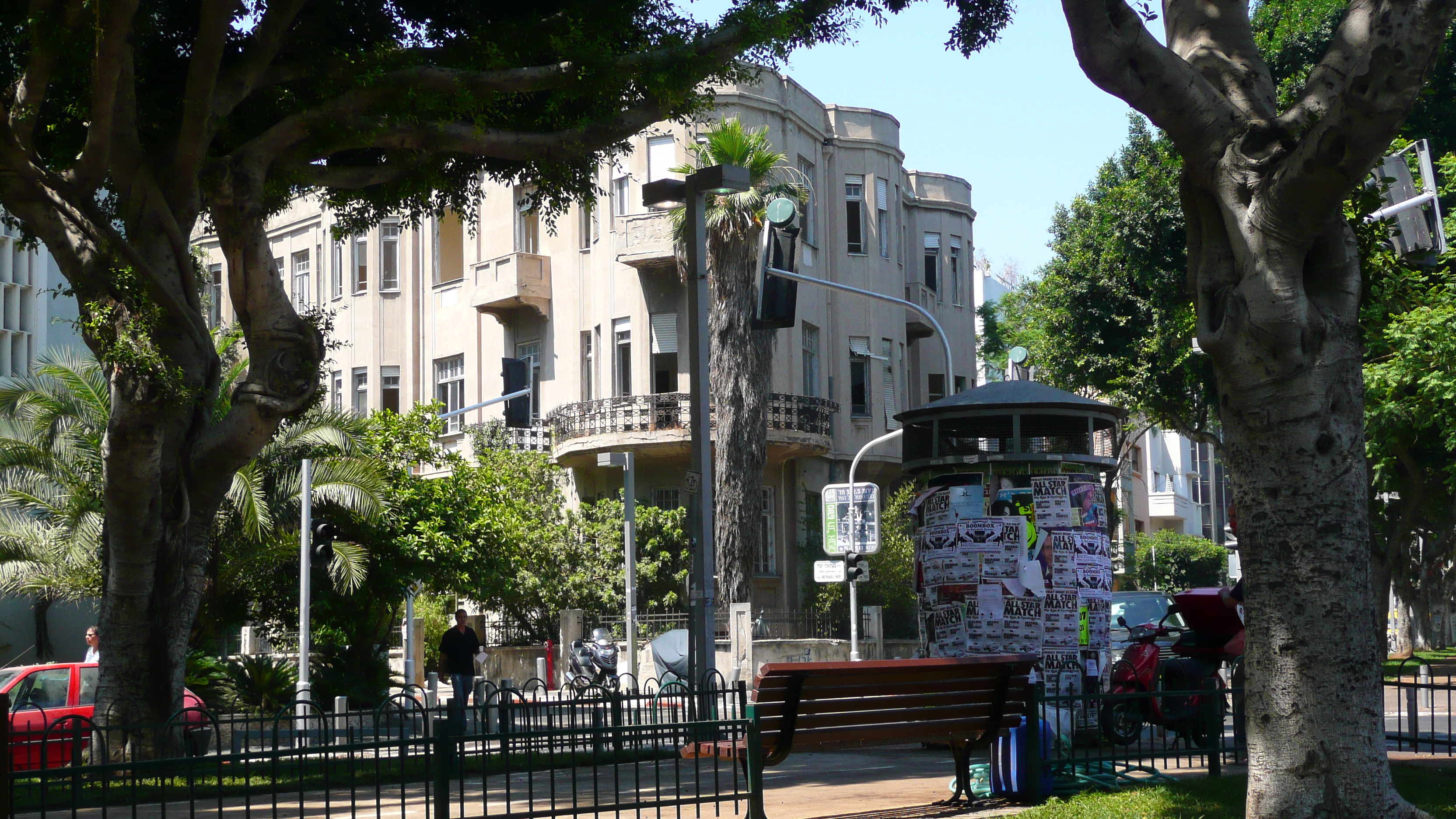 Picture Israel Tel Aviv Rothschild Street 2007-06 38 - History Rothschild Street