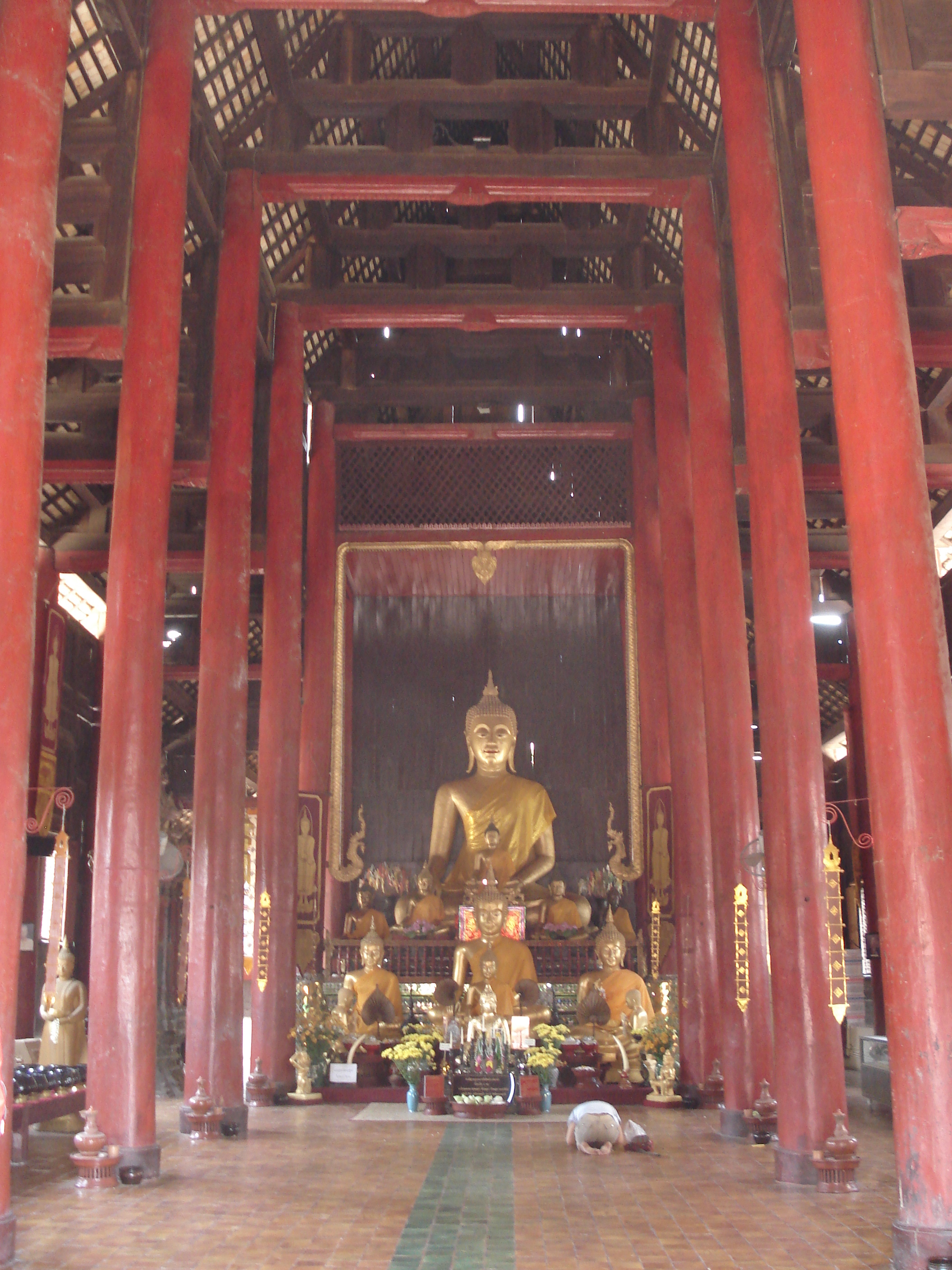 Picture Thailand Chiang Mai Inside Canal Wat Chediluang Varaviharn temple 2006-04 24 - Journey Wat Chediluang Varaviharn temple