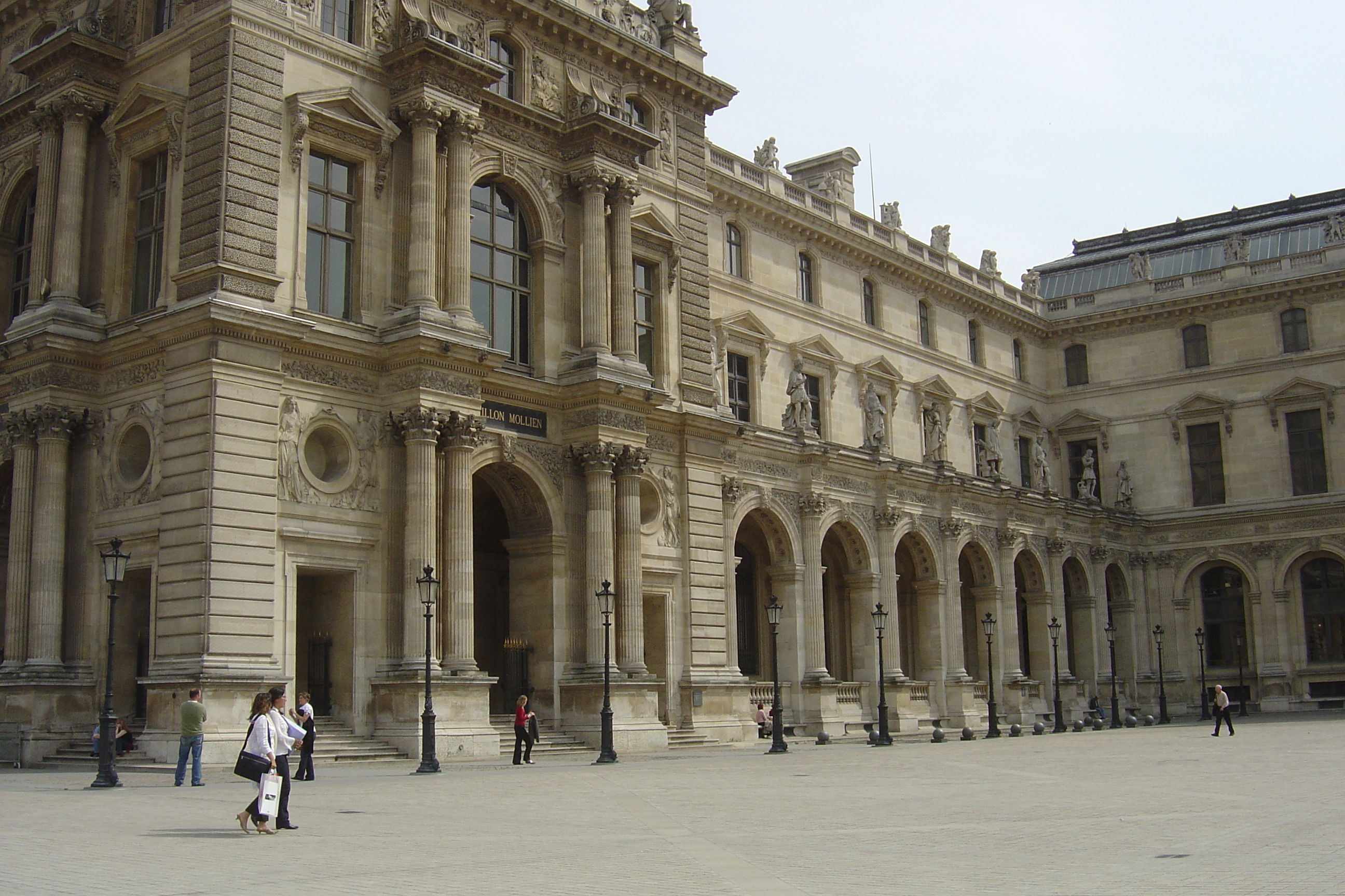 Picture France Paris Louvre 2007-05 28 - Center Louvre