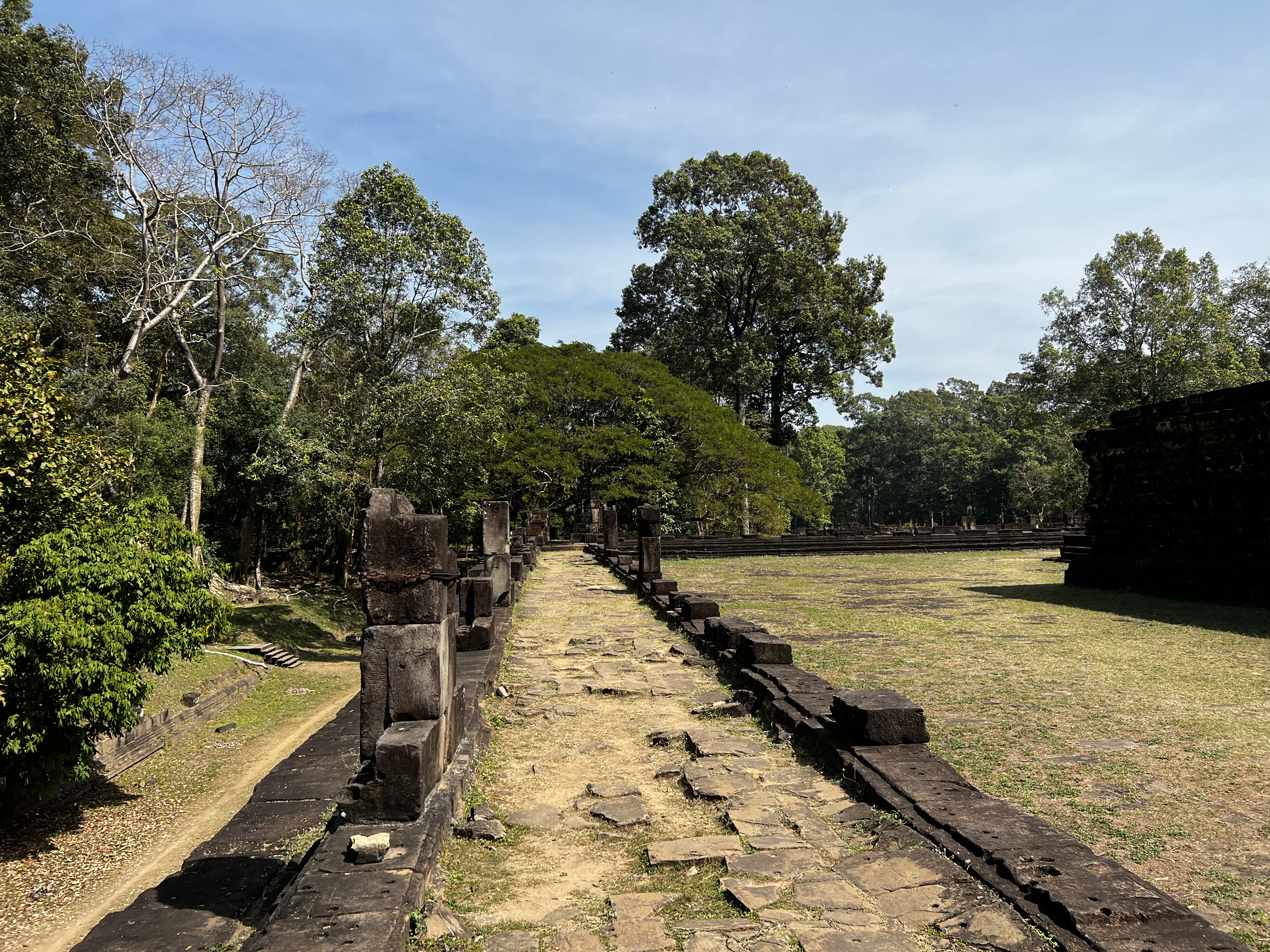 Picture Cambodia Siem Reap Baphuon 2023-01 67 - Discovery Baphuon