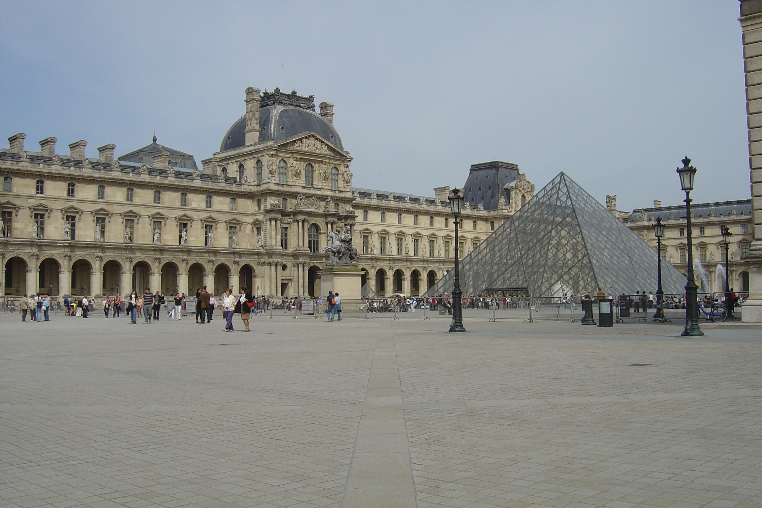 Picture France Paris Louvre 2007-05 121 - Center Louvre