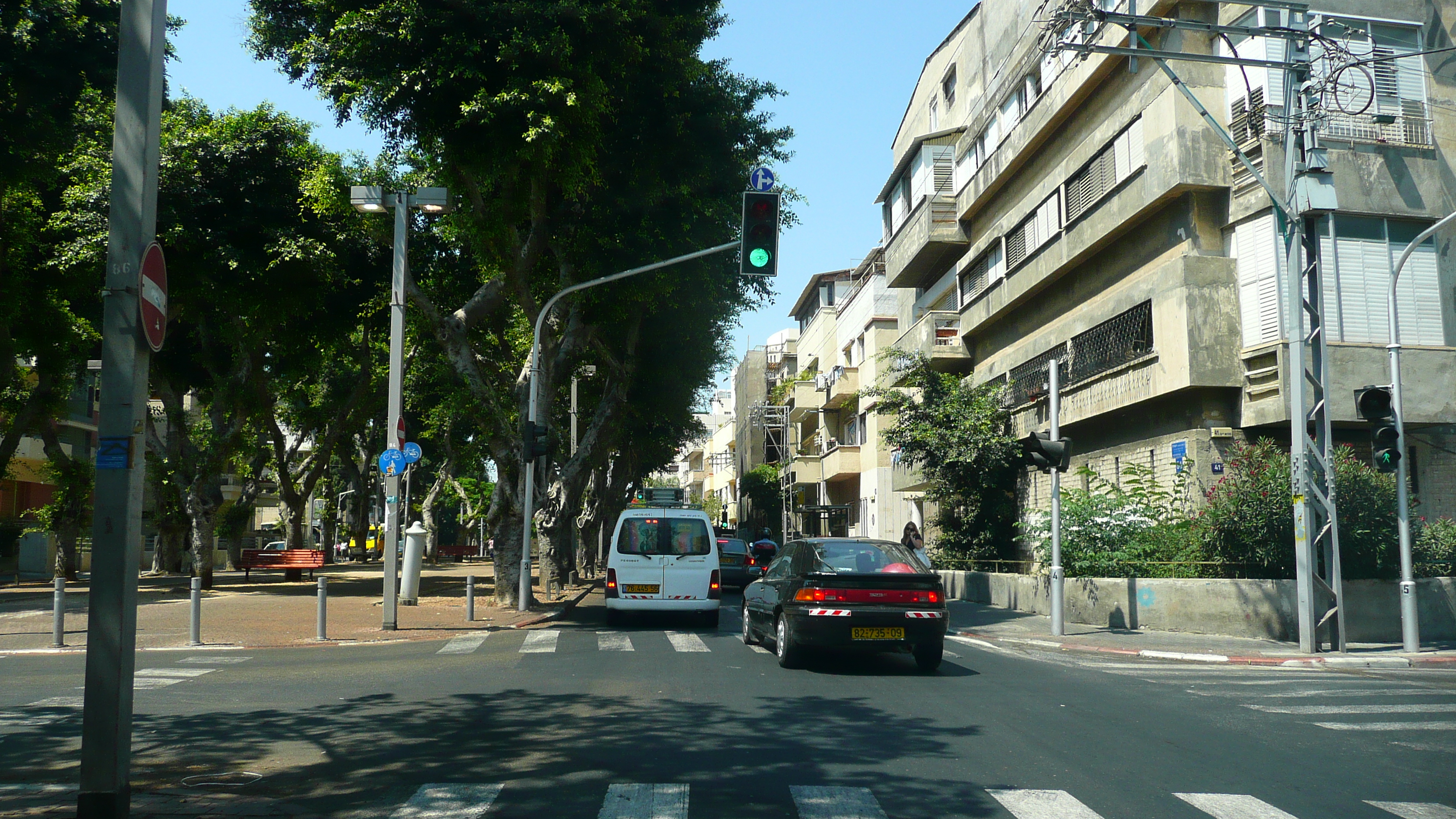 Picture Israel Tel Aviv Rothschild Street 2007-06 11 - Tours Rothschild Street