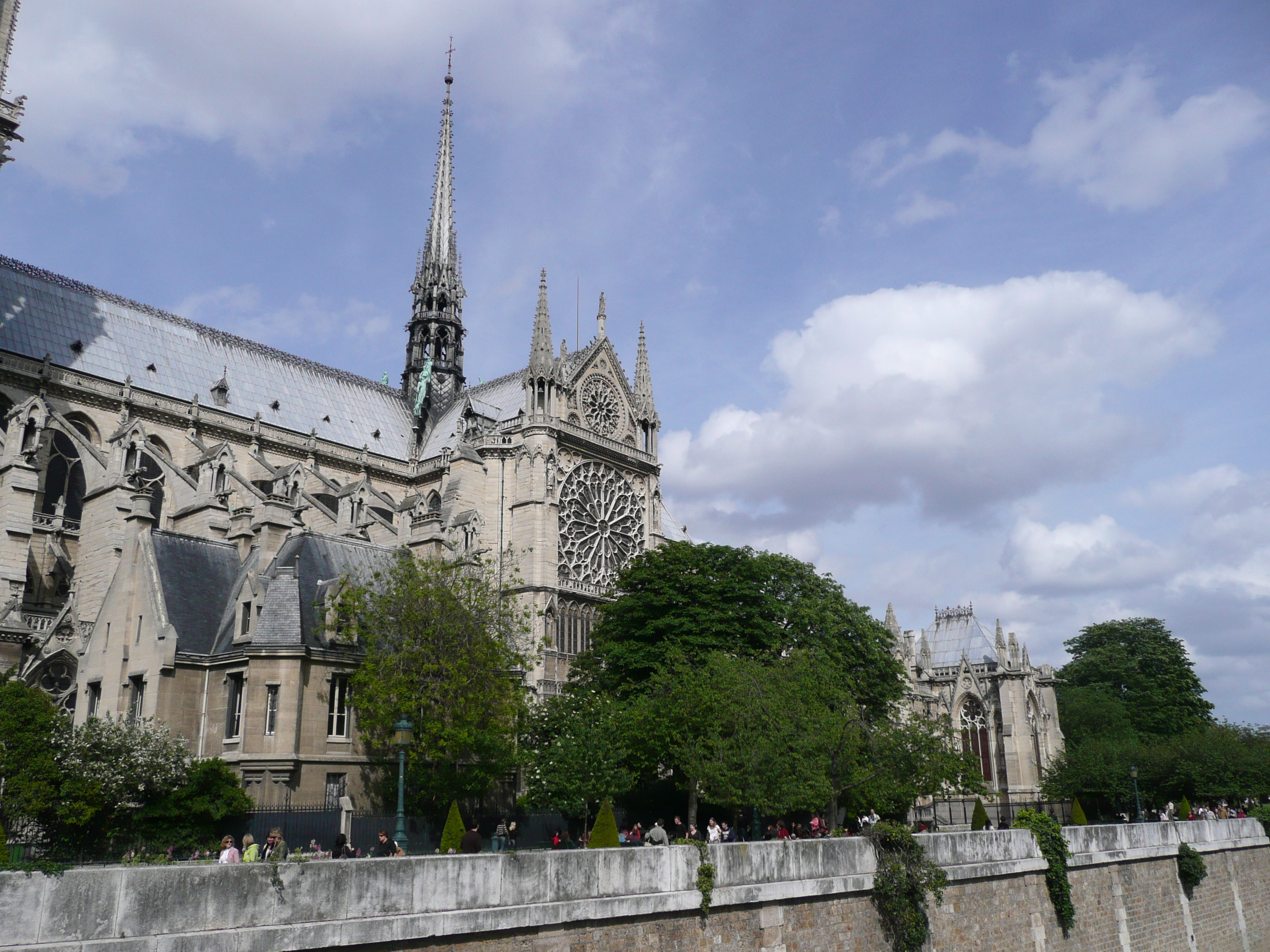 Picture France Paris Notre Dame 2007-05 219 - Recreation Notre Dame