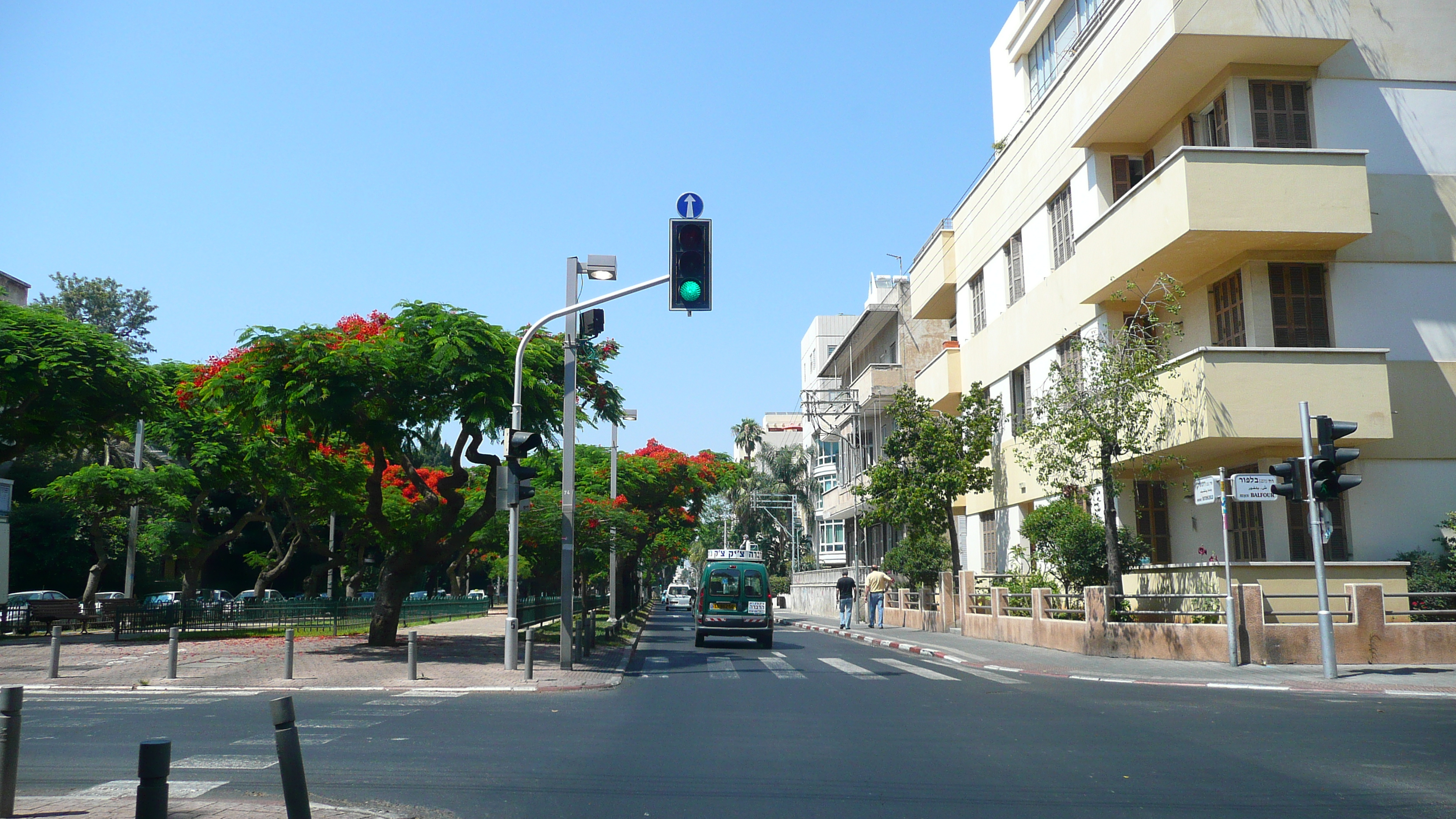 Picture Israel Tel Aviv Rothschild Street 2007-06 16 - Around Rothschild Street