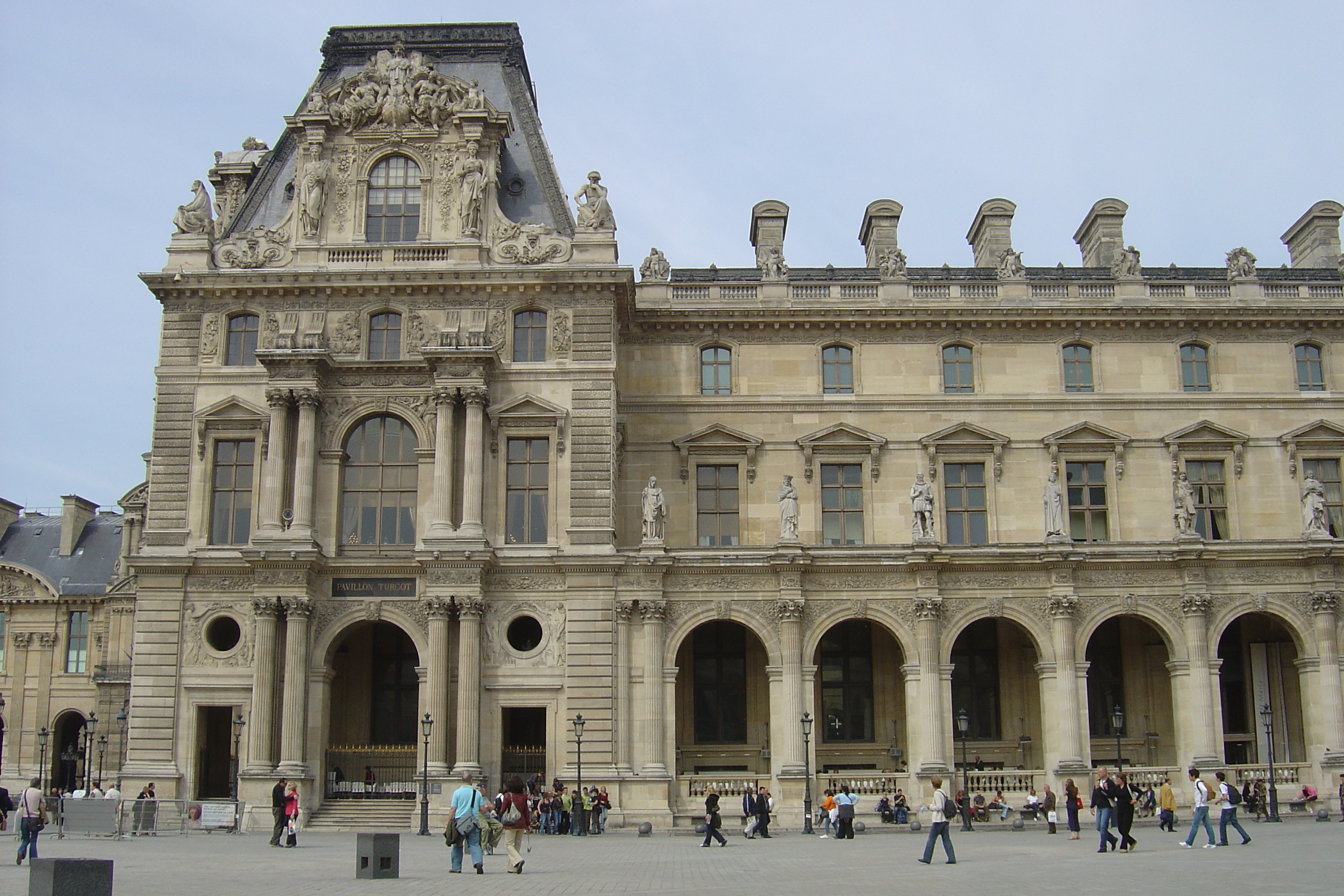 Picture France Paris Louvre 2007-05 29 - Center Louvre