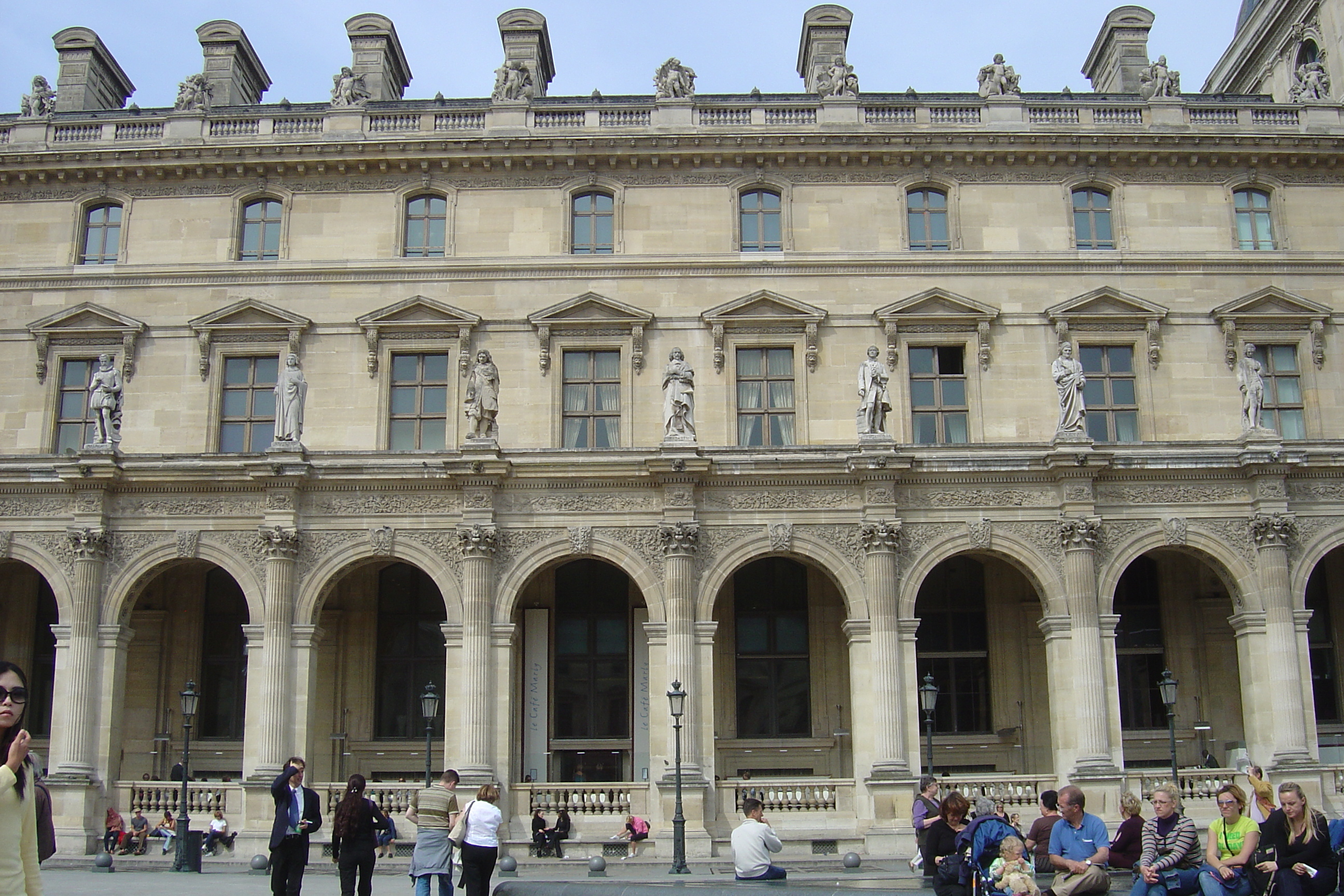 Picture France Paris Louvre 2007-05 27 - Center Louvre