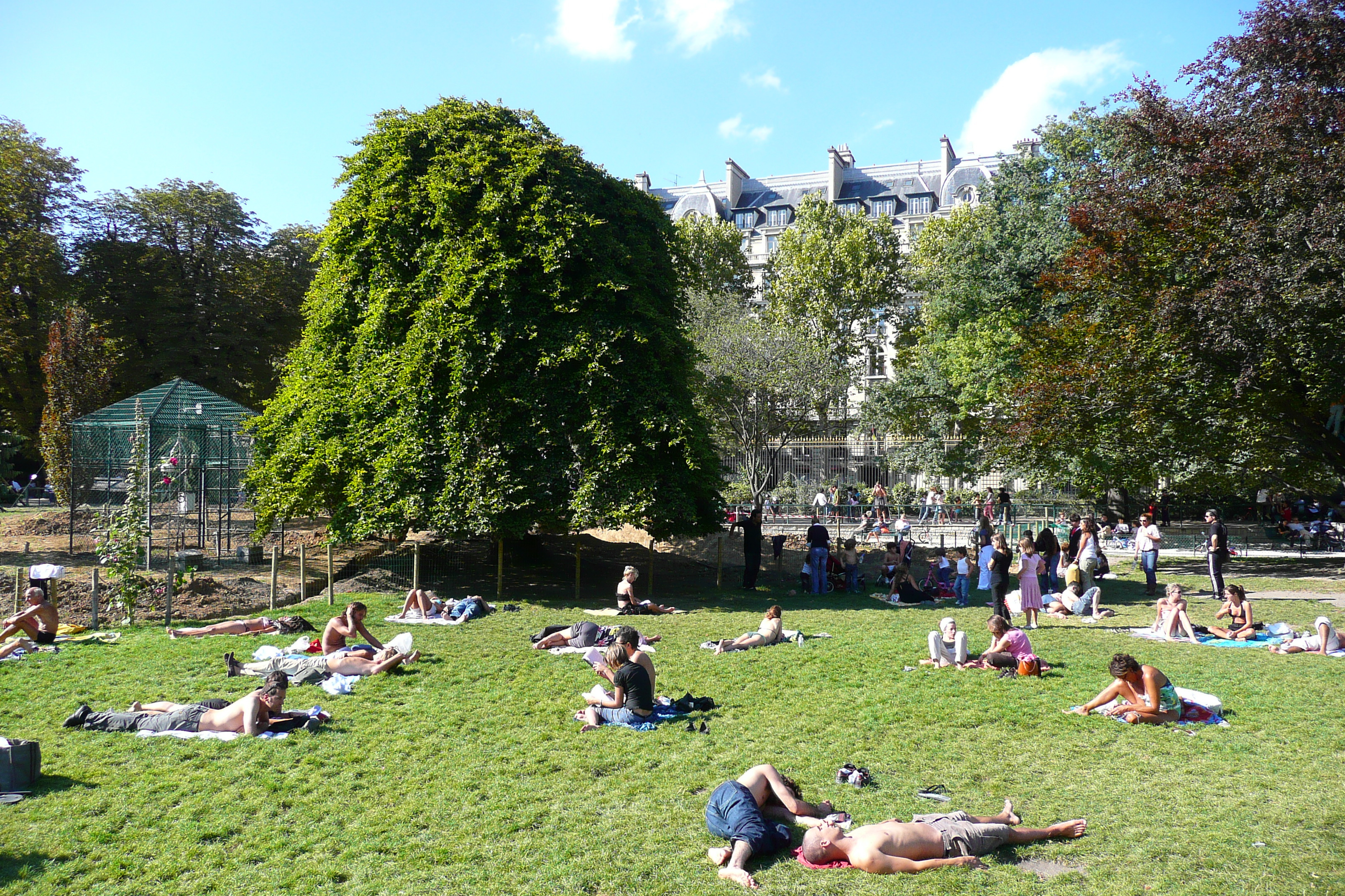 Picture France Paris Monceau Garden 2007-09 11 - Center Monceau Garden