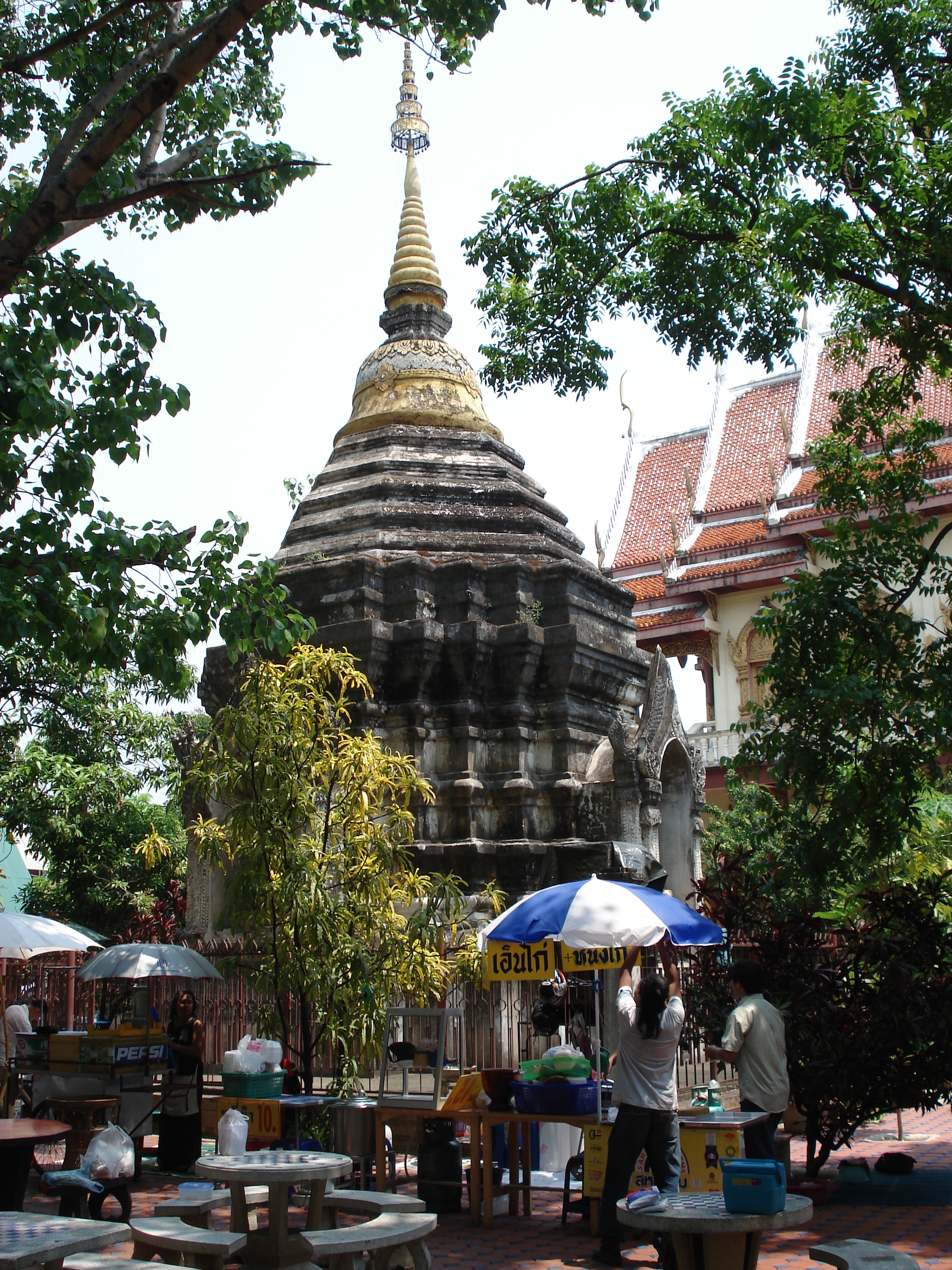 Picture Thailand Chiang Mai Inside Canal Rad Cha Dom Nurn (Walking Street) 2006-04 33 - Tours Rad Cha Dom Nurn (Walking Street)