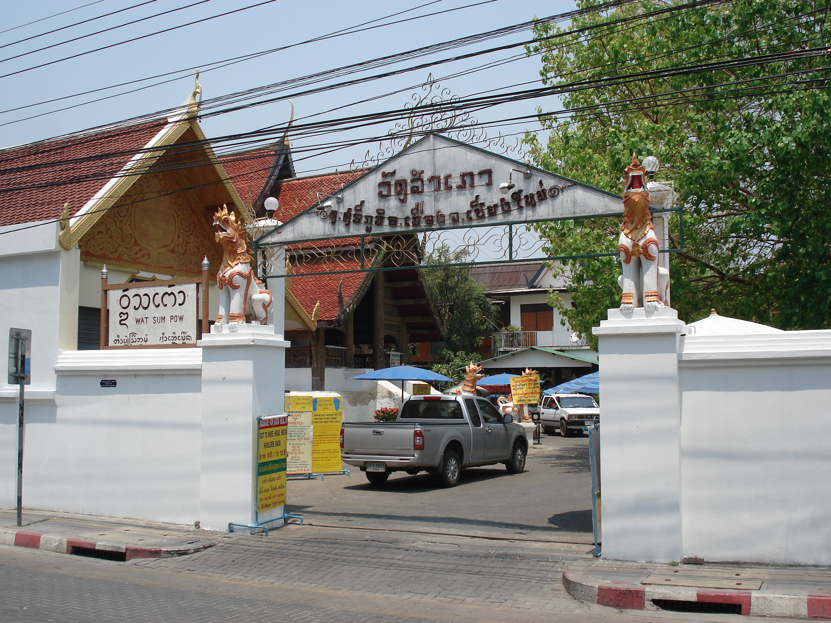 Picture Thailand Chiang Mai Inside Canal Rad Cha Dom Nurn (Walking Street) 2006-04 26 - Center Rad Cha Dom Nurn (Walking Street)