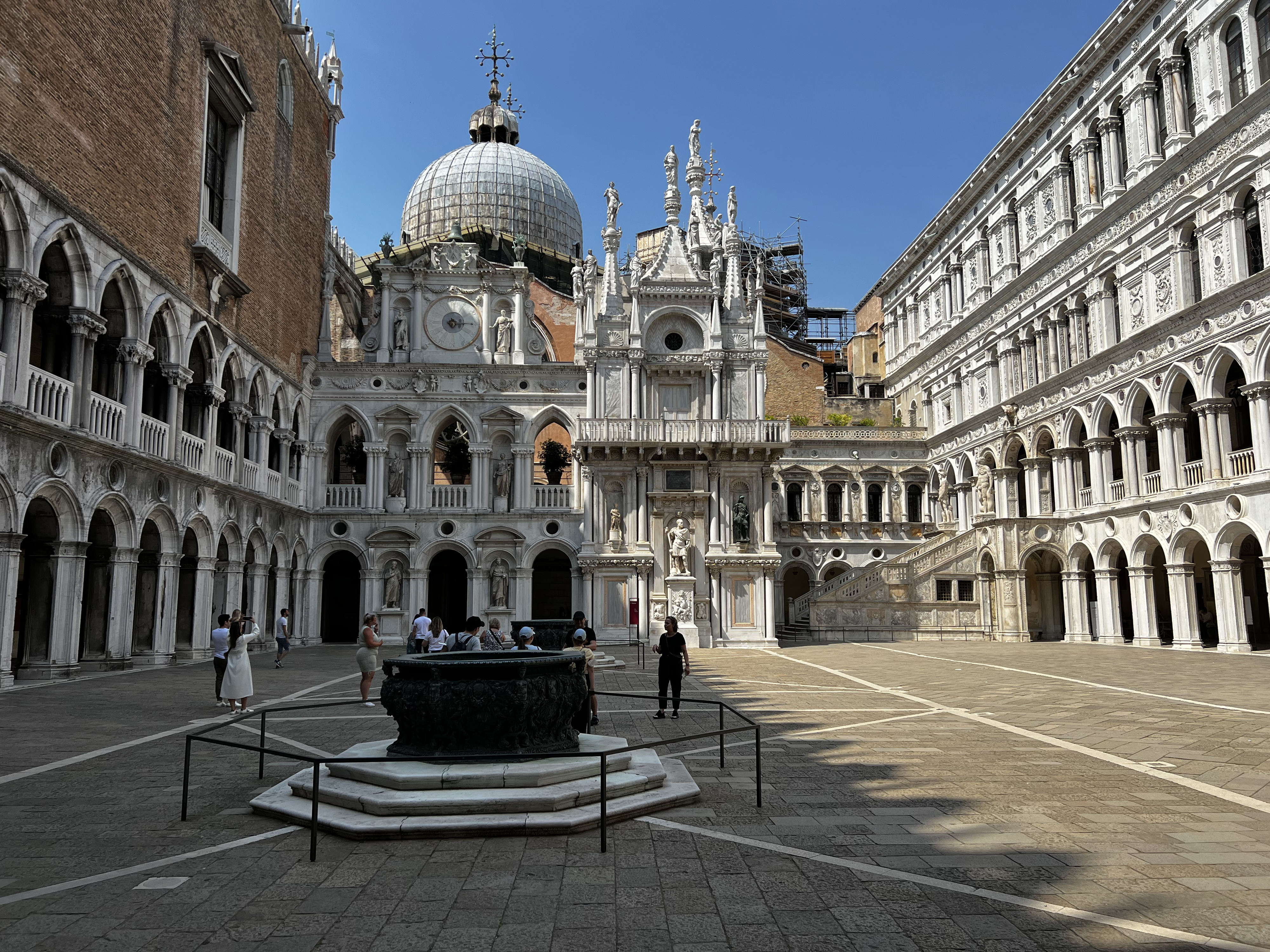 Picture Italy Venice Doge's Palace (Palazzo Ducale) 2022-05 146 - Recreation Doge's Palace (Palazzo Ducale)