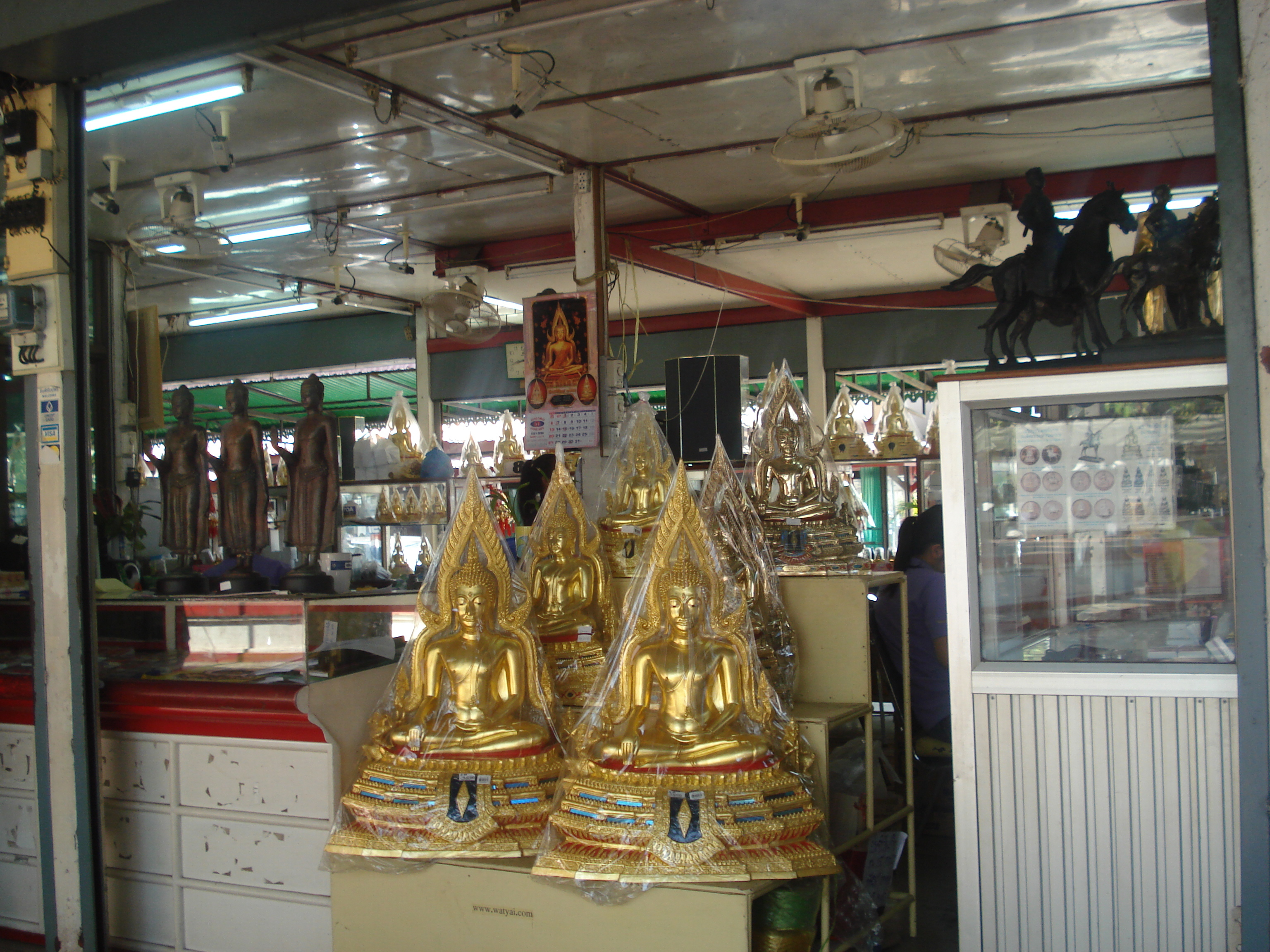 Picture Thailand Phitsanulok Wat Pra Sri Rattana Mahathat Vora Maha Vihar 2008-01 67 - Around Wat Pra Sri Rattana Mahathat Vora Maha Vihar