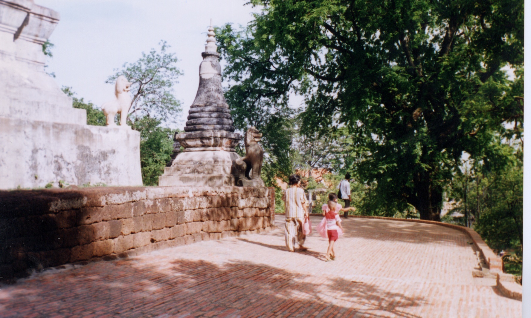 Picture Cambodia Phnom Pen 1996-06 14 - History Phnom Pen