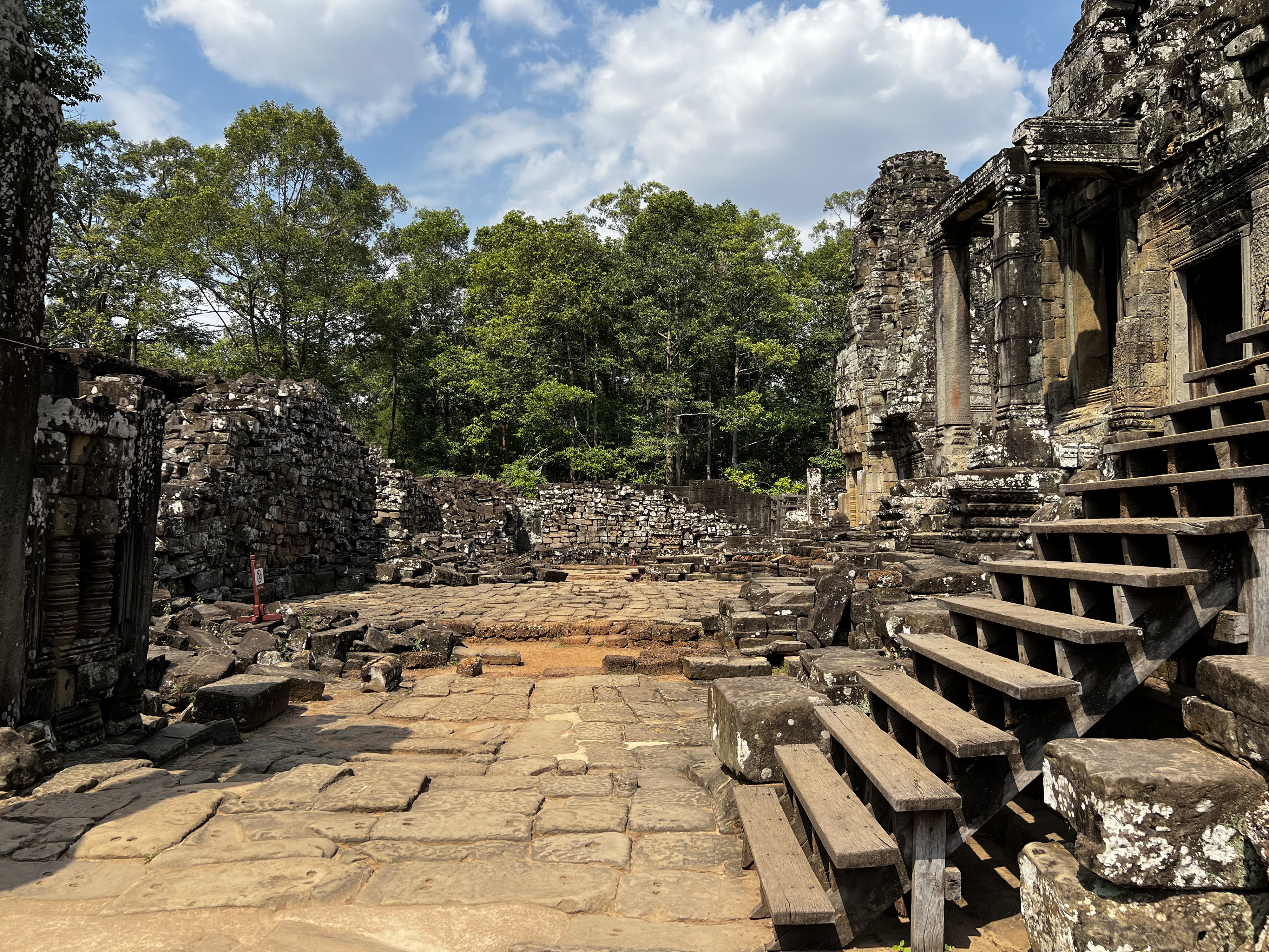 Picture Cambodia Siem Reap Bayon 2023-01 32 - Center Bayon