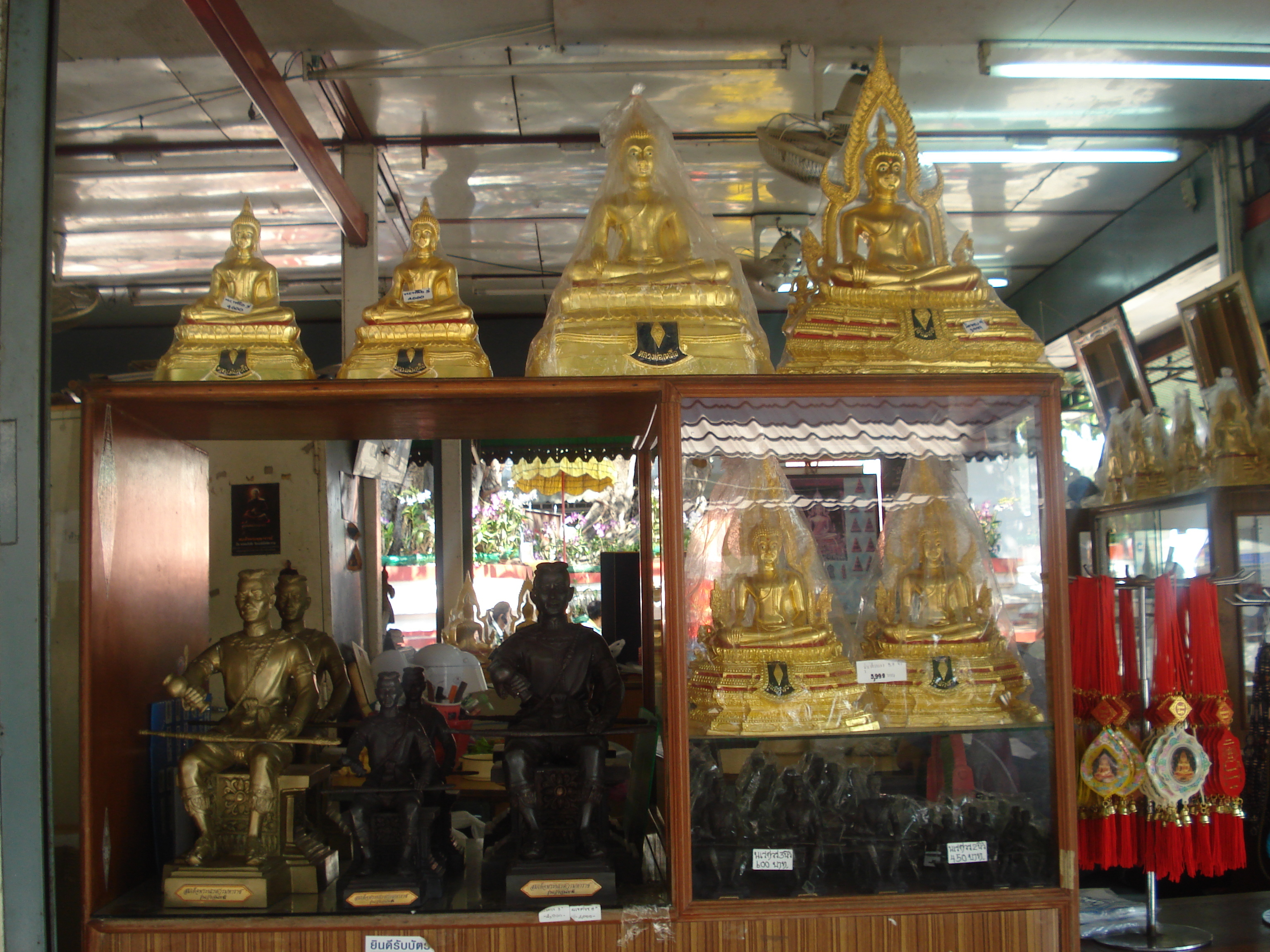 Picture Thailand Phitsanulok Wat Pra Sri Rattana Mahathat Vora Maha Vihar 2008-01 53 - Around Wat Pra Sri Rattana Mahathat Vora Maha Vihar