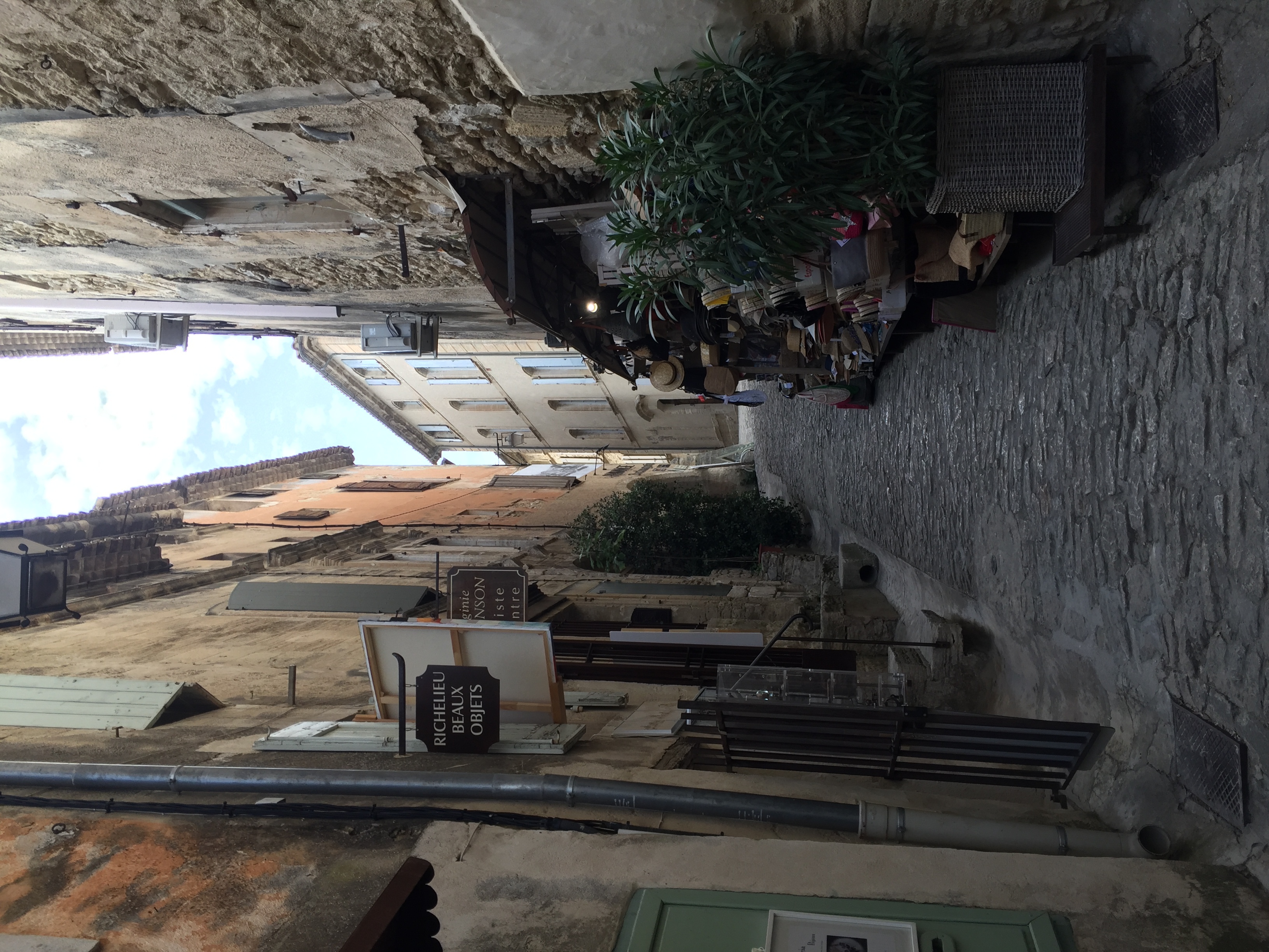 Picture France Gordes 2017-08 21 - Tour Gordes