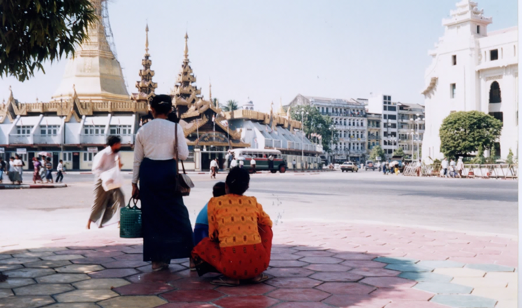 Picture Myanmar Yangon 1998-01 12 - Around Yangon