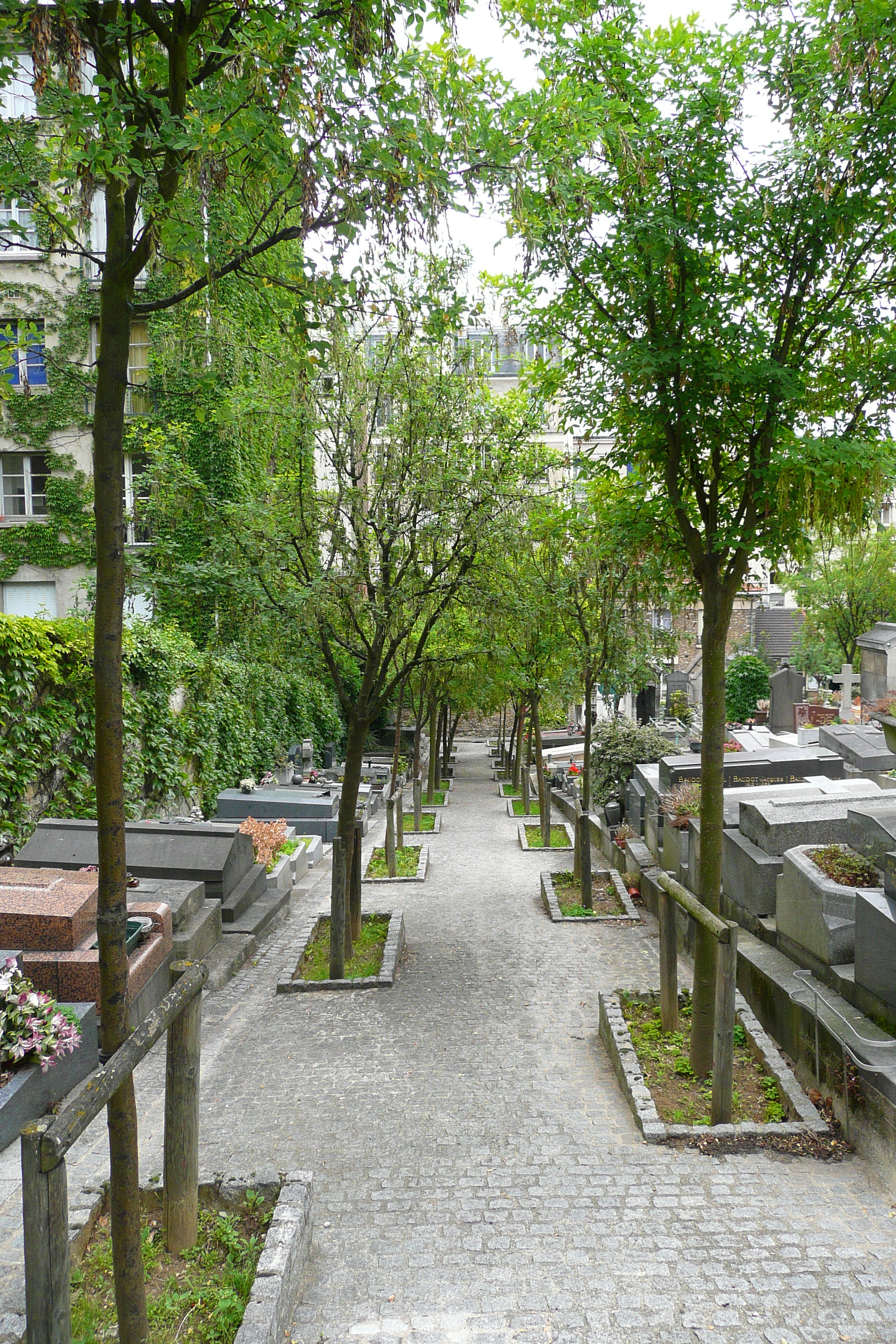 Picture France Paris St. Vincent Cemetery 2007-06 34 - Center St. Vincent Cemetery