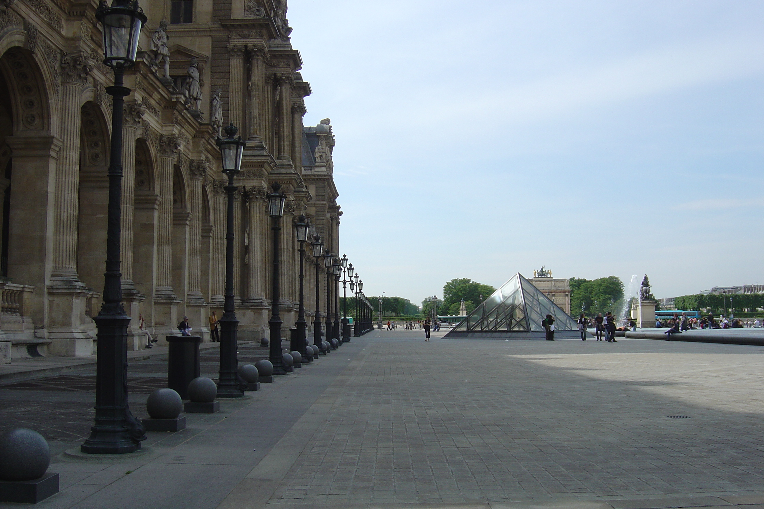 Picture France Paris Louvre 2007-05 113 - Center Louvre