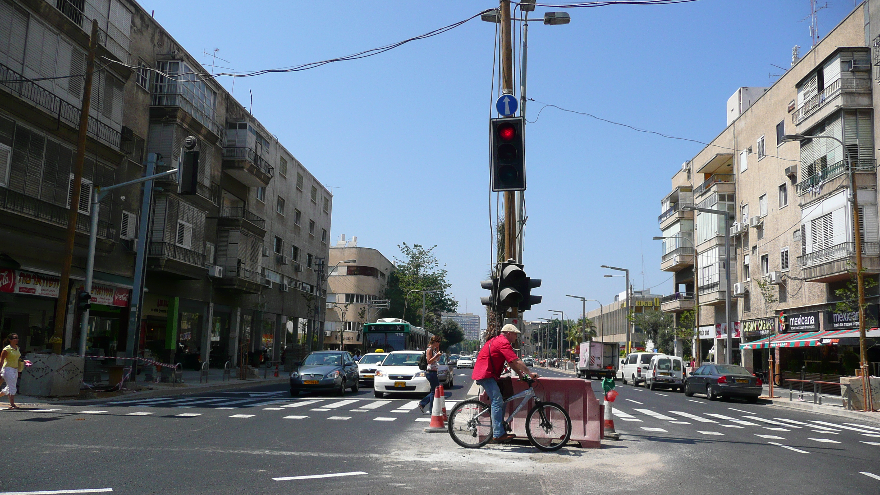 Picture Israel Tel Aviv Ibn Gvirol Street 2007-06 54 - Tour Ibn Gvirol Street