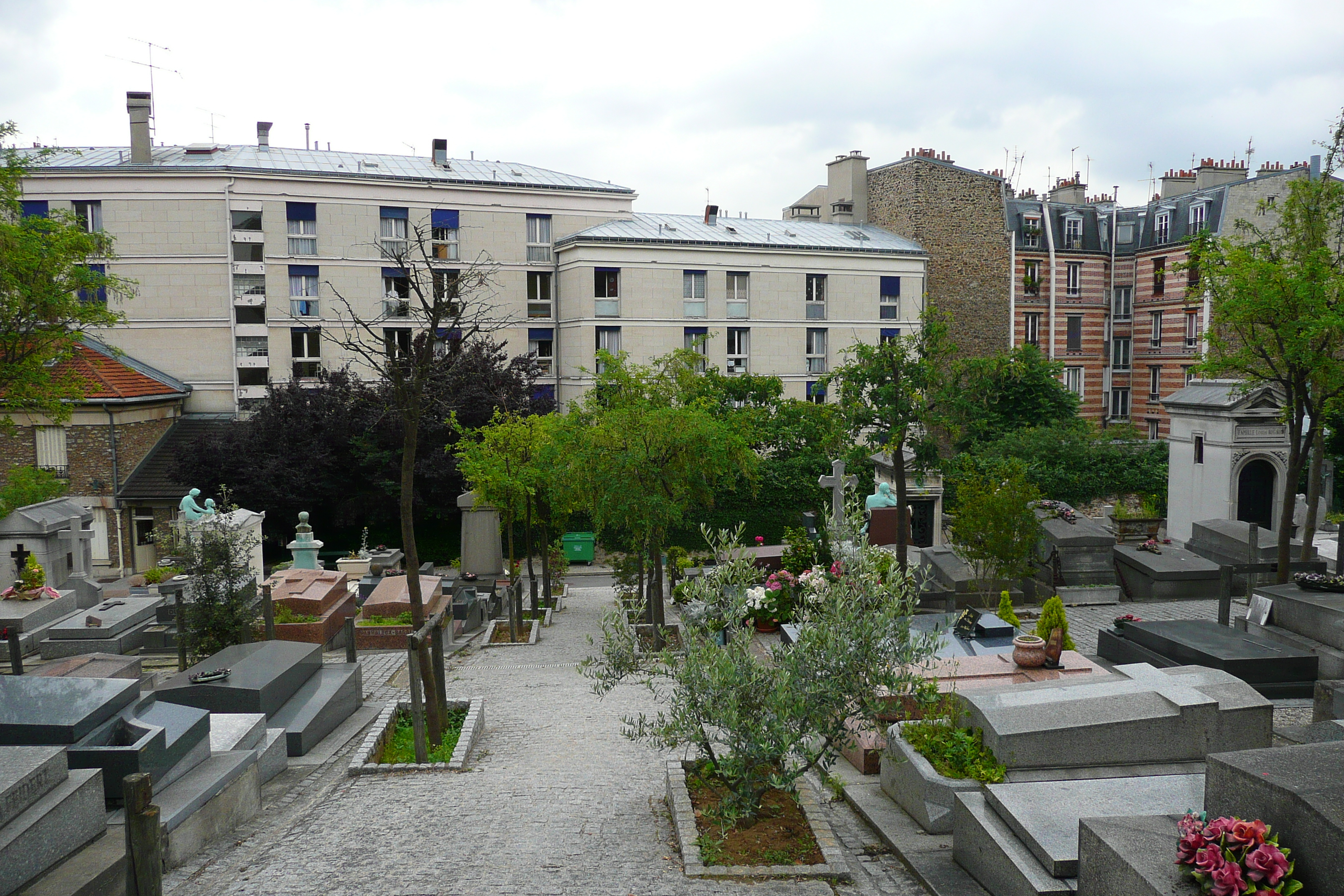 Picture France Paris St. Vincent Cemetery 2007-06 25 - Tour St. Vincent Cemetery