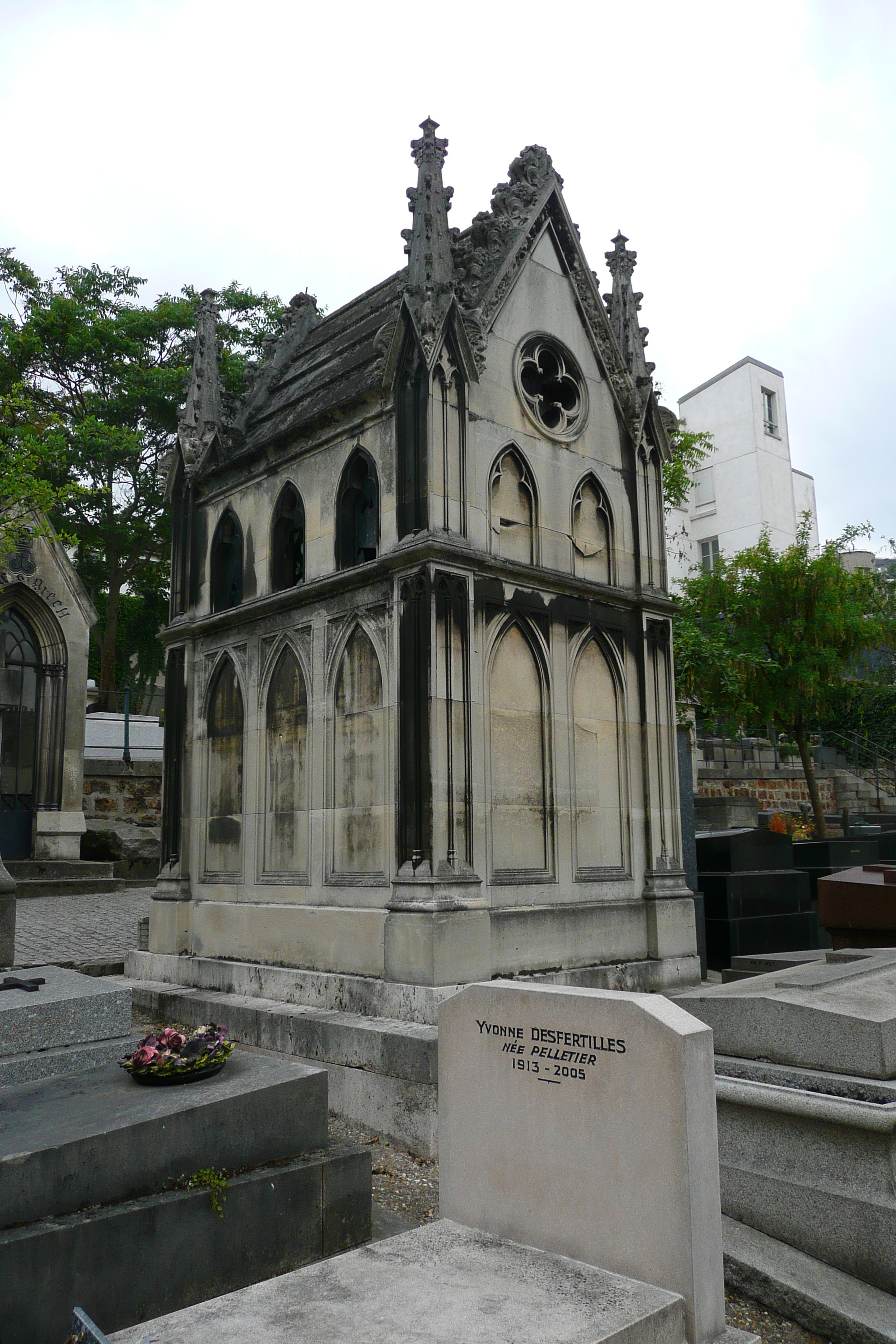 Picture France Paris St. Vincent Cemetery 2007-06 11 - Around St. Vincent Cemetery