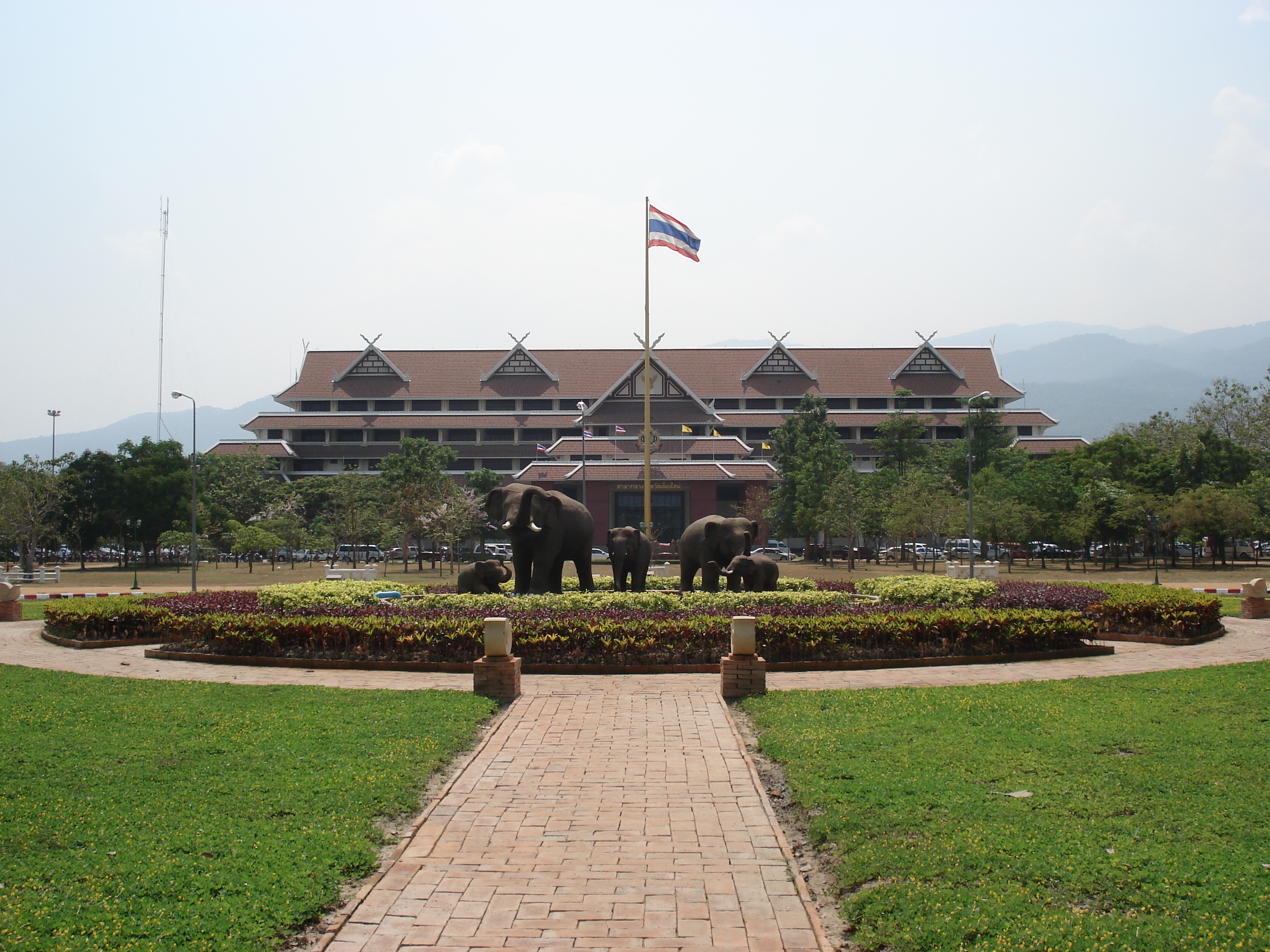 Picture Thailand Chiang Mai Inside Canal City Hall 2006-04 0 - Recreation City Hall