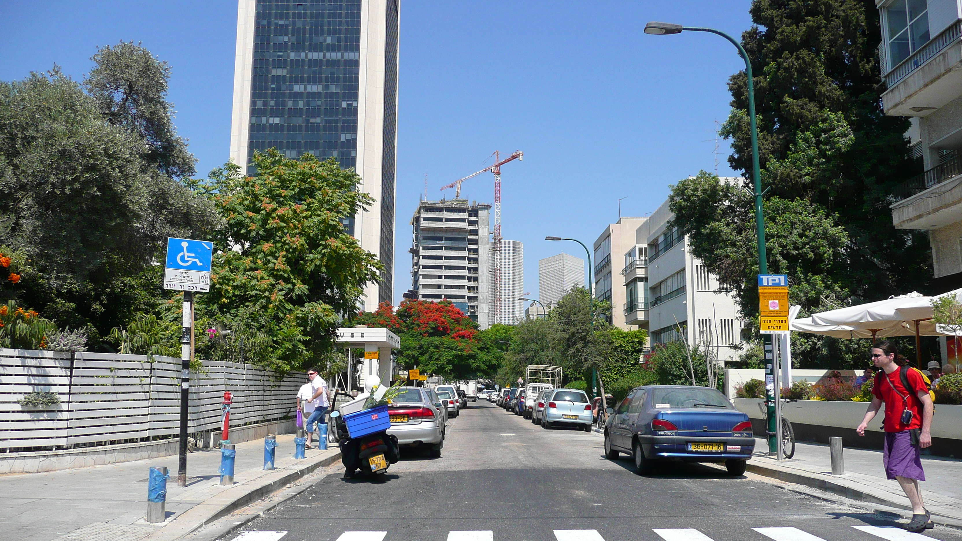 Picture Israel Tel Aviv Ibn Gvirol Street 2007-06 26 - History Ibn Gvirol Street