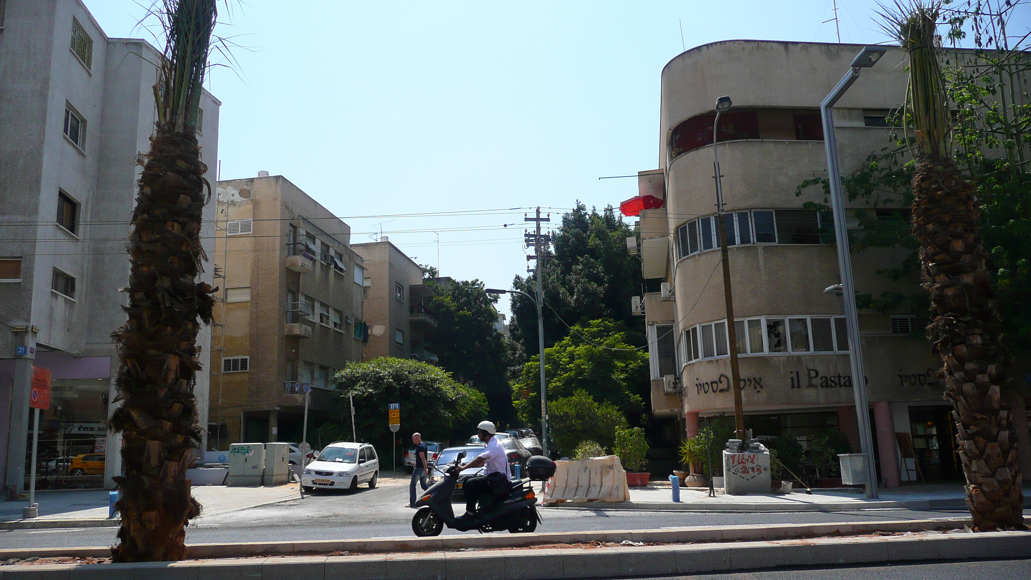 Picture Israel Tel Aviv Ibn Gvirol Street 2007-06 16 - Tours Ibn Gvirol Street