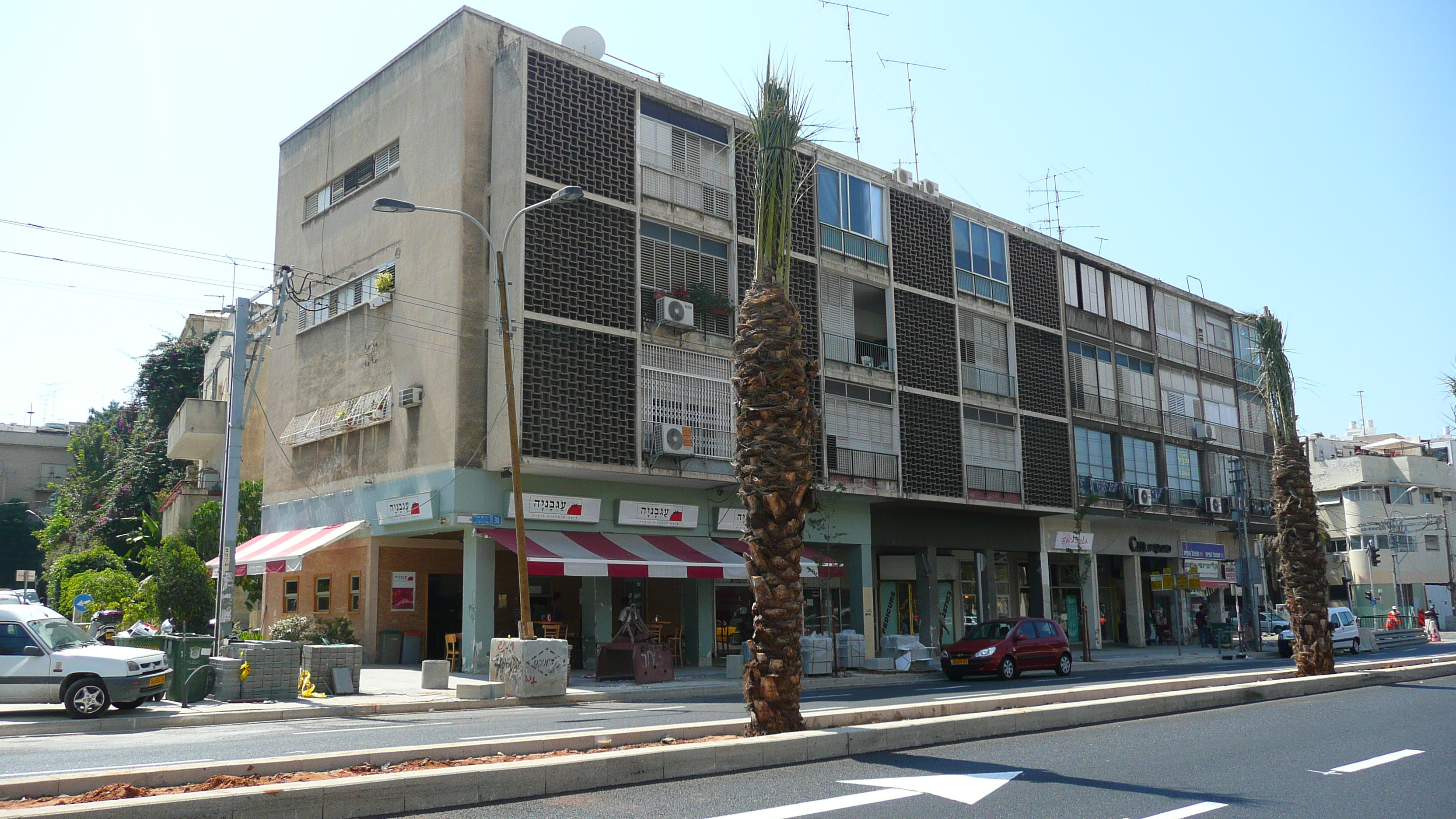 Picture Israel Tel Aviv Ibn Gvirol Street 2007-06 37 - Tour Ibn Gvirol Street