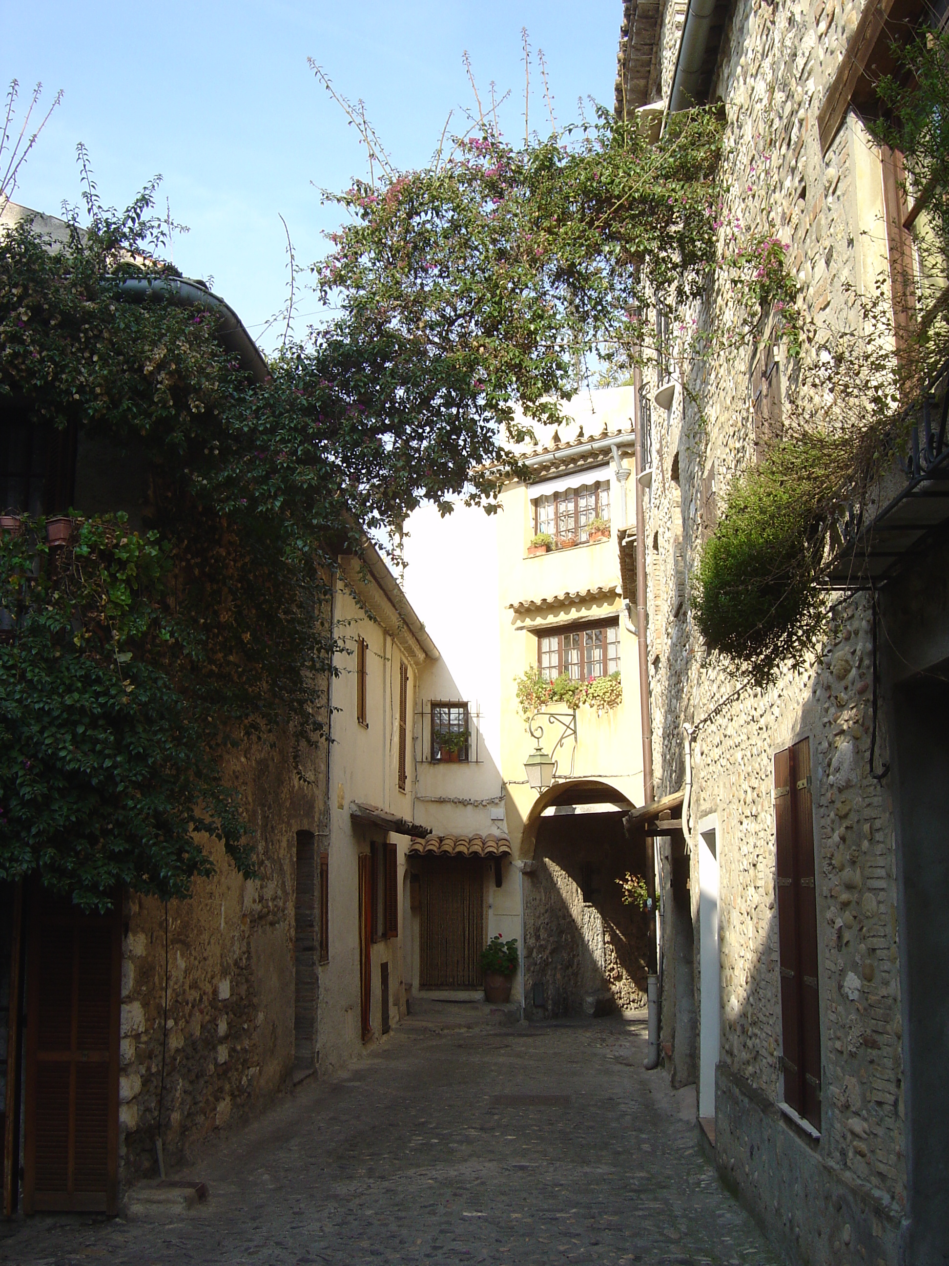 Picture France Les Hauts de Cagnes 2006-01 59 - Tour Les Hauts de Cagnes