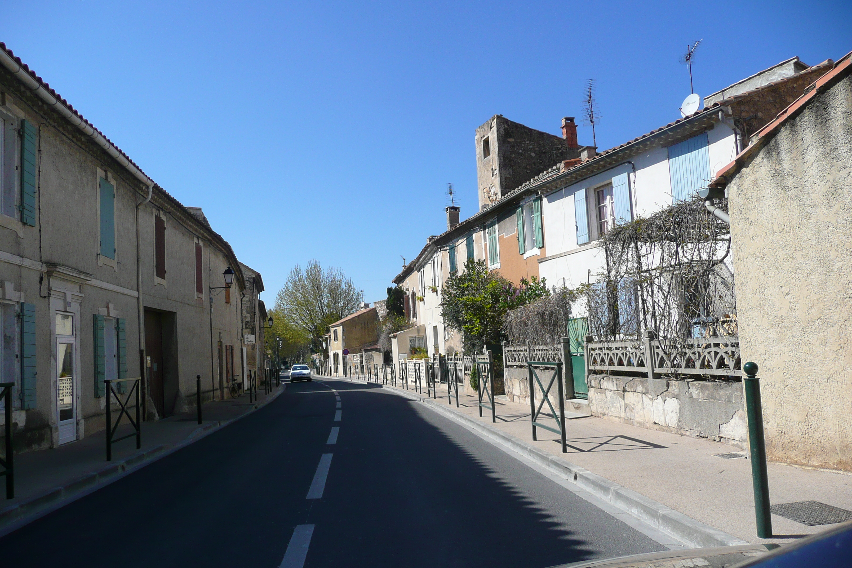 Picture France Mouries 2008-04 19 - Tours Mouries