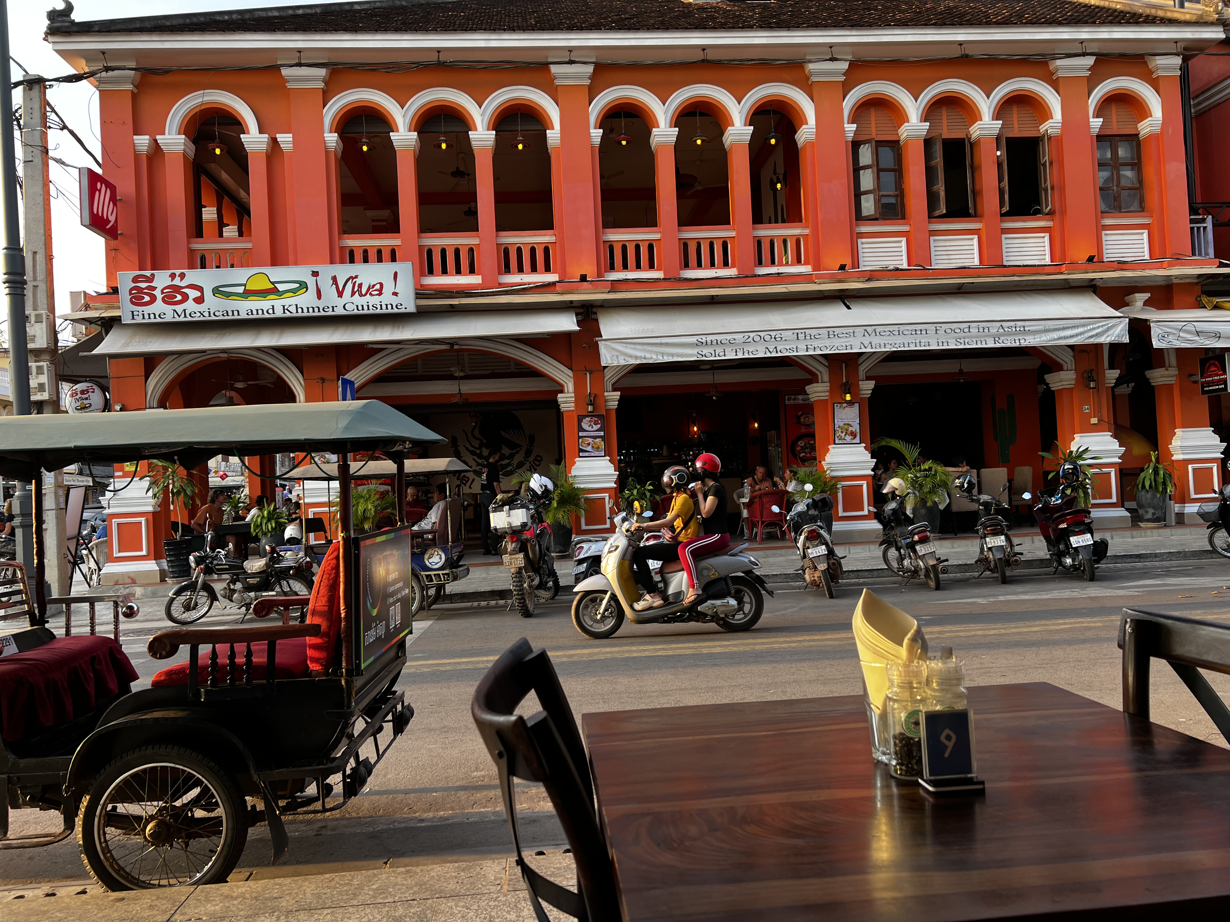 Picture Cambodia Siem Reap Pub Street 2023-01 53 - Recreation Pub Street