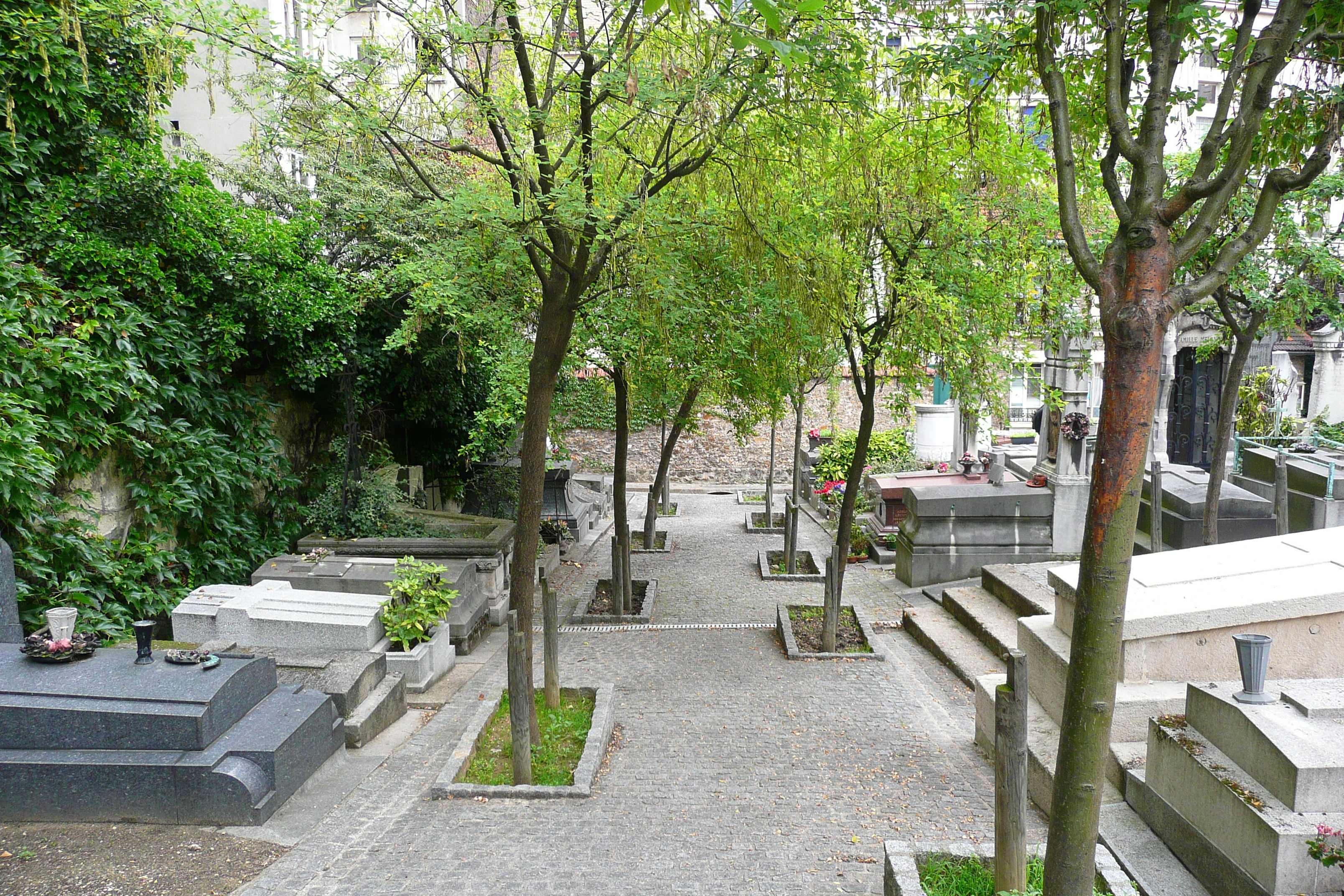 Picture France Paris St. Vincent Cemetery 2007-06 15 - Recreation St. Vincent Cemetery