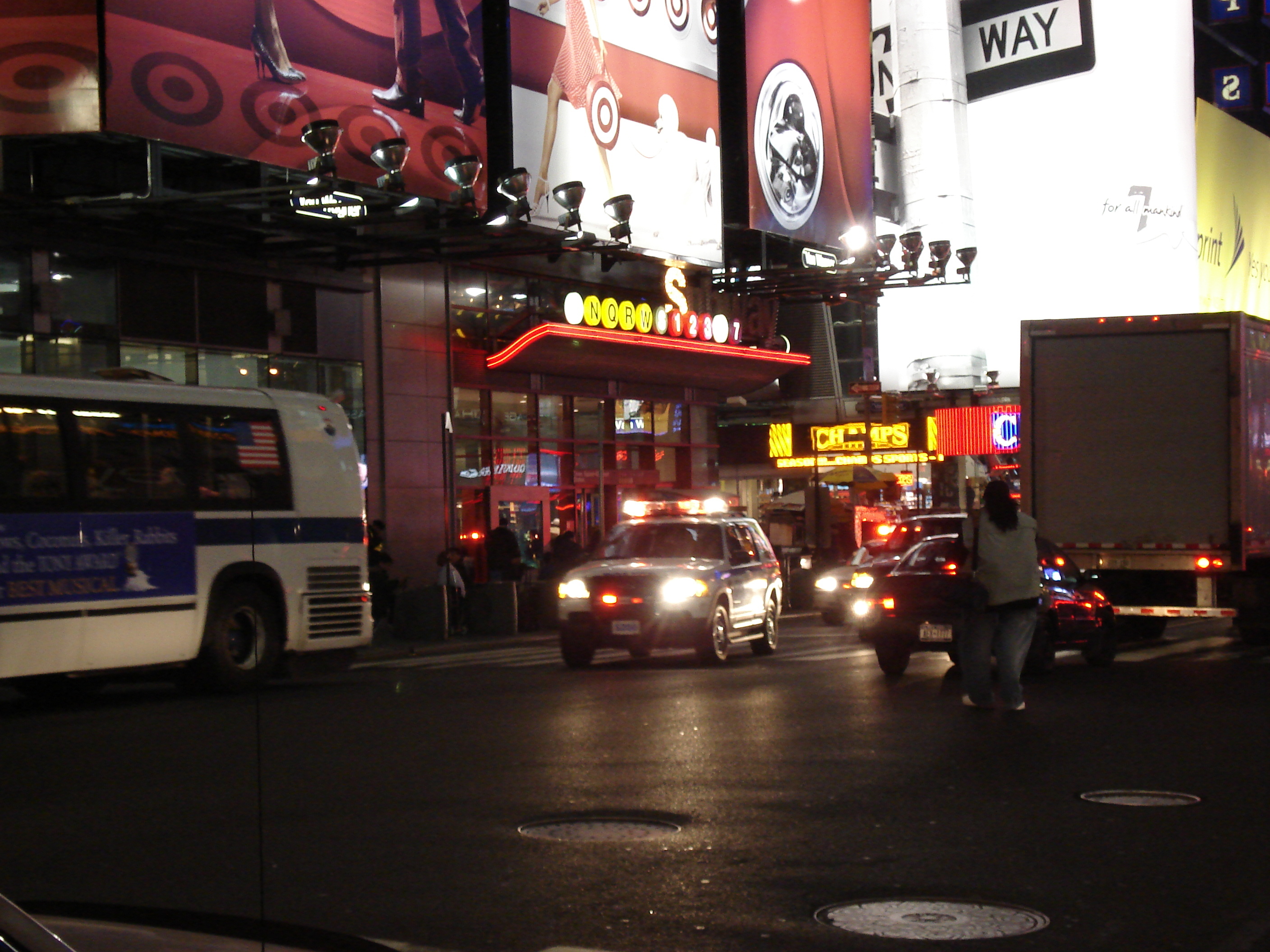 Picture United States New York Time Square 2006-03 19 - Discovery Time Square