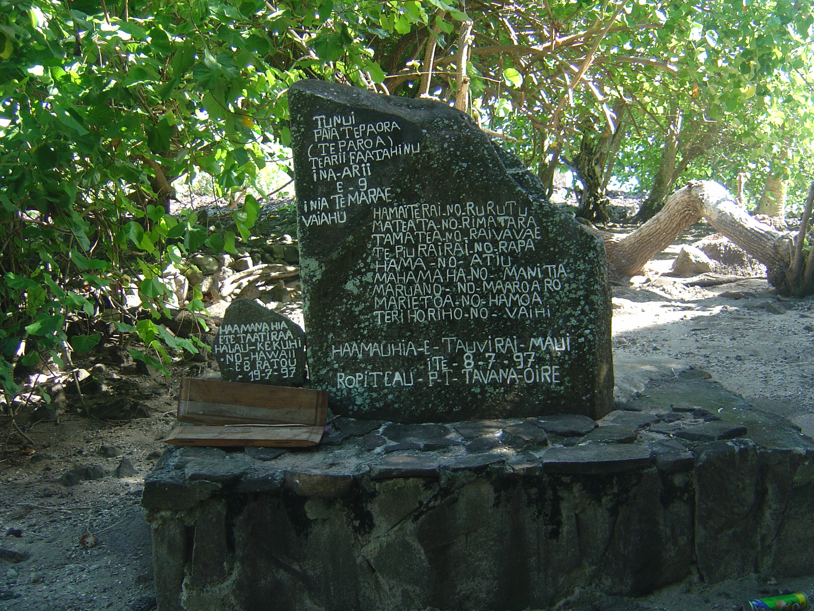 Picture Polynesia Bora Bora 2006-04 23 - History Bora Bora