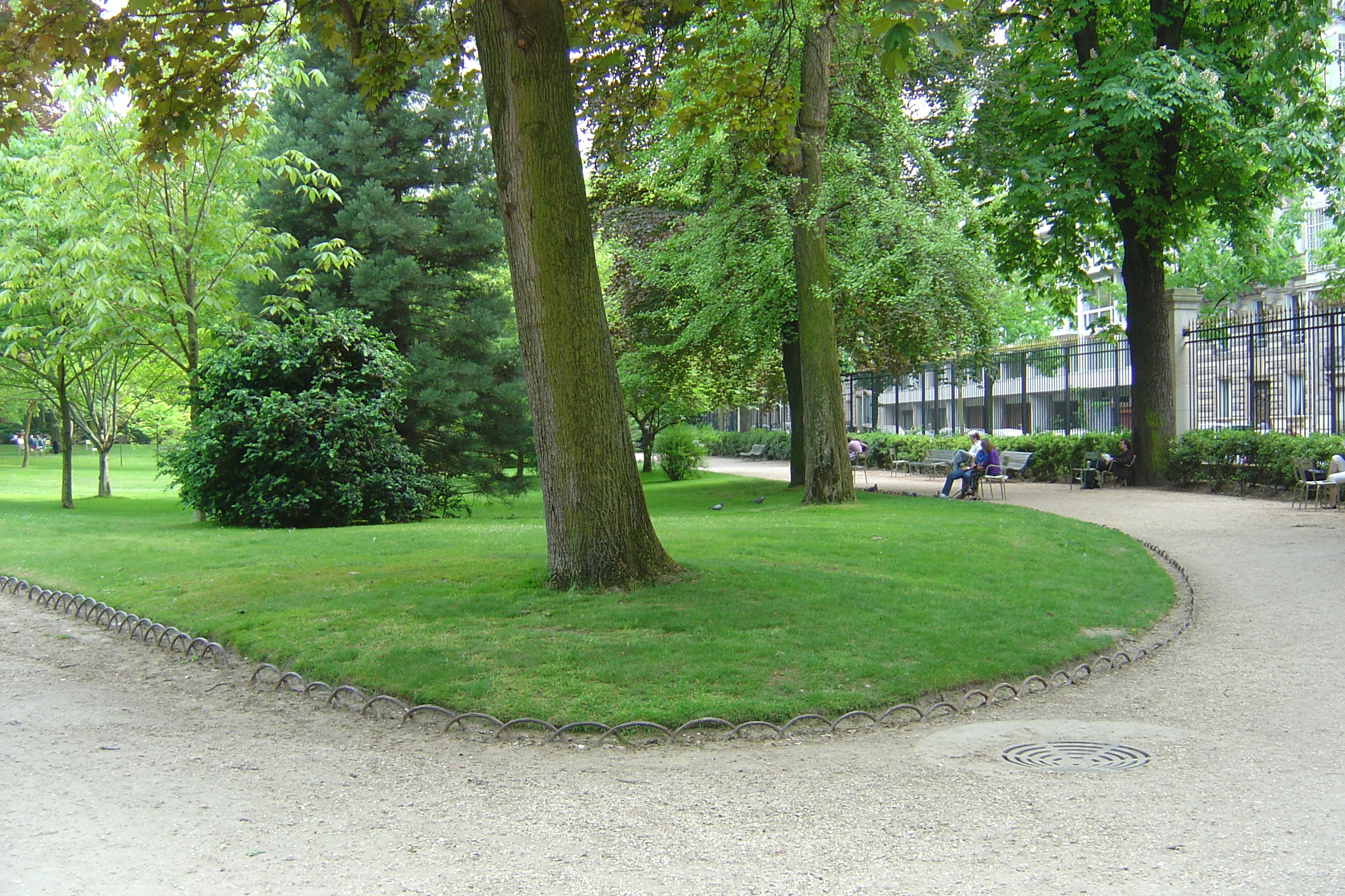 Picture France Paris Luxembourg Garden 2007-04 30 - History Luxembourg Garden