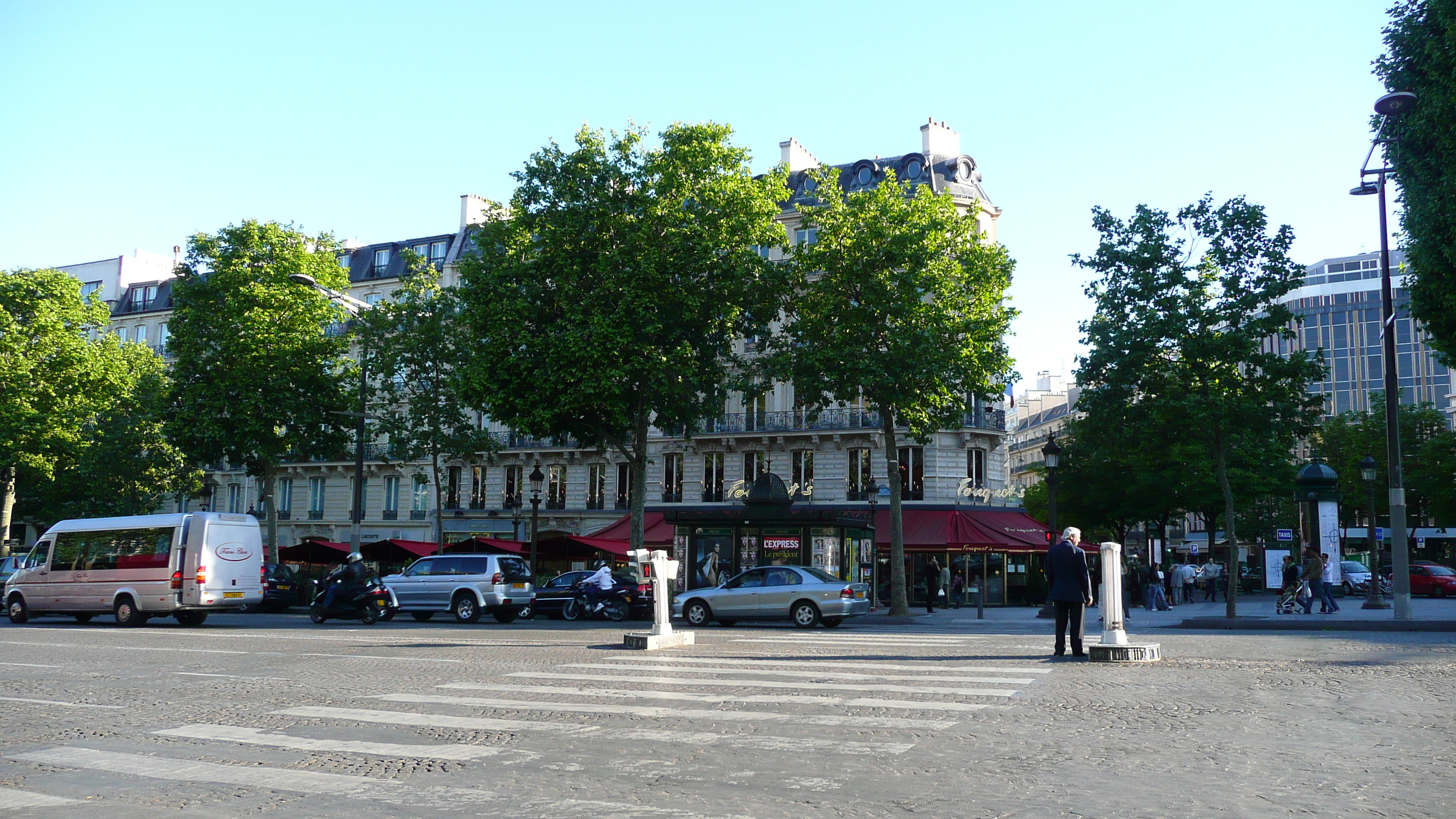 Picture France Paris Champs Elysees 2007-04 37 - Recreation Champs Elysees