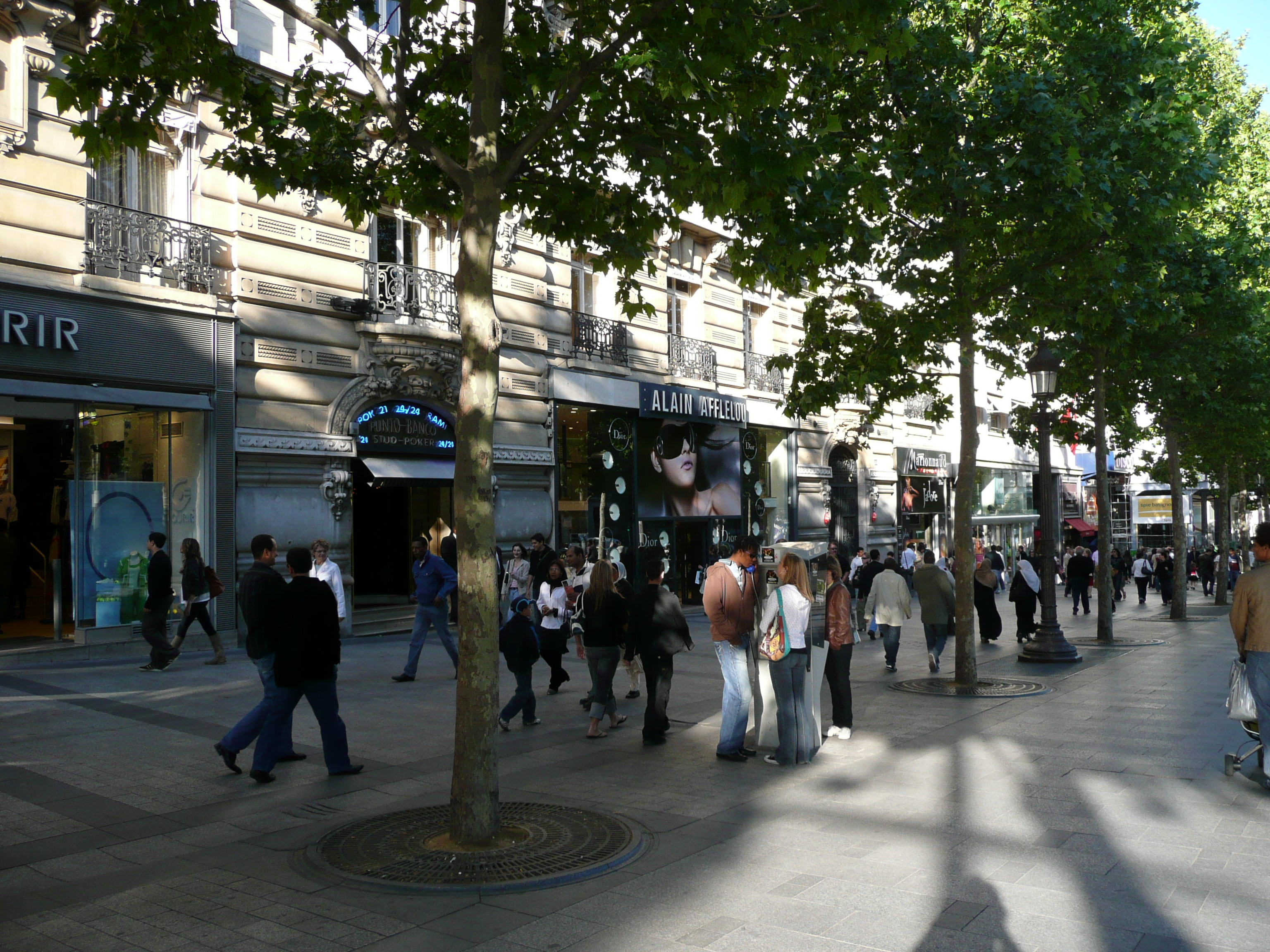 Picture France Paris Champs Elysees 2007-04 4 - Center Champs Elysees