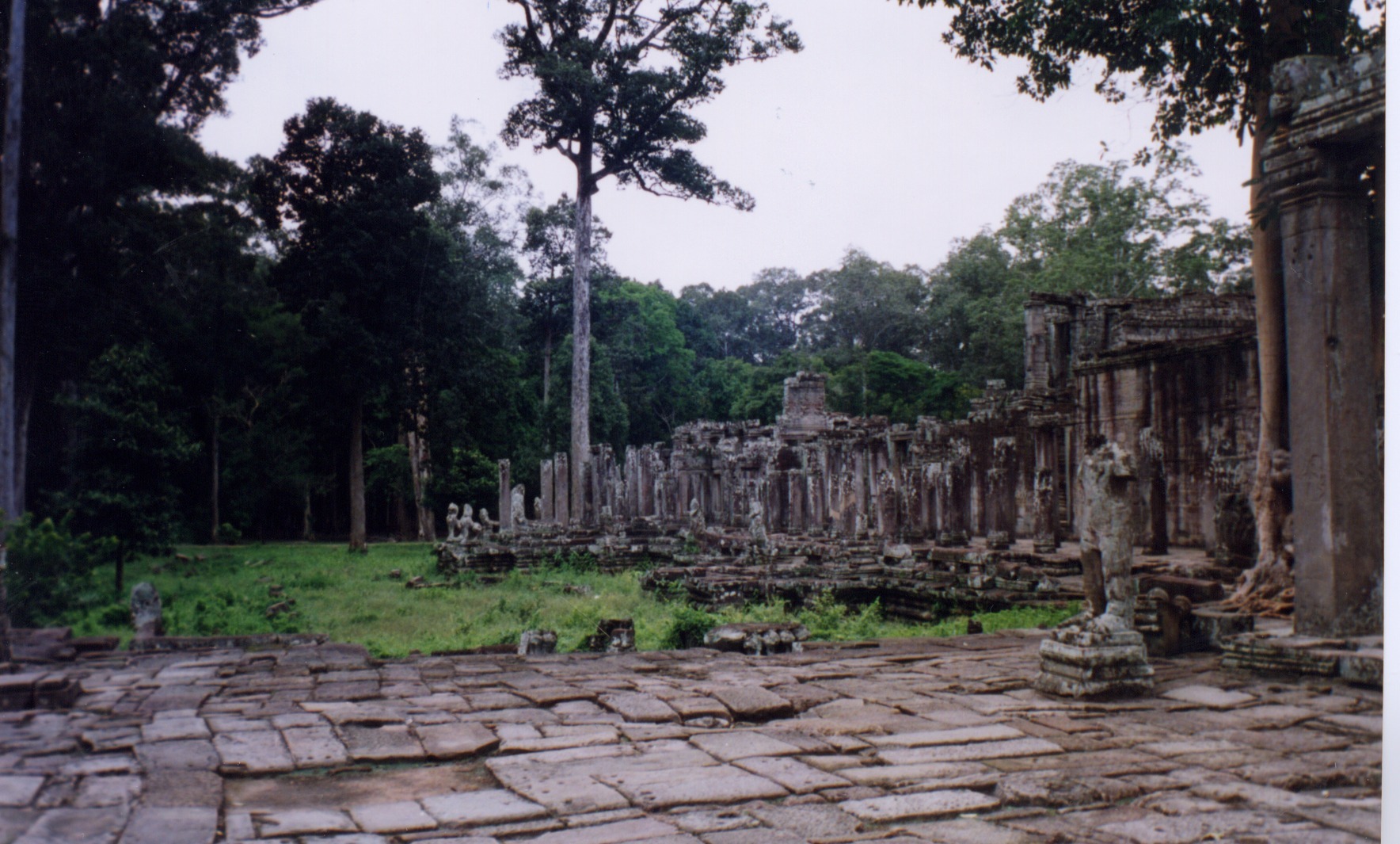 Picture Cambodia Angkor 1996-06 28 - Tours Angkor