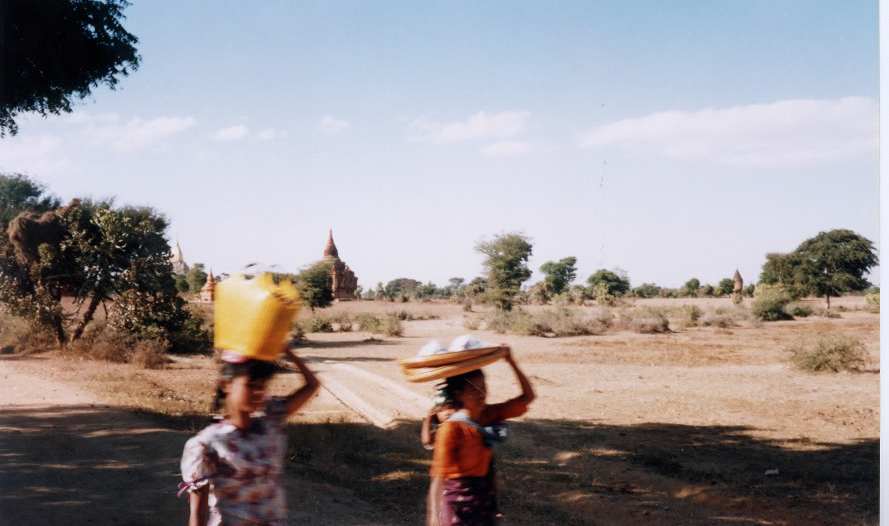 Picture Myanmar Pagan 1998-01 15 - Discovery Pagan