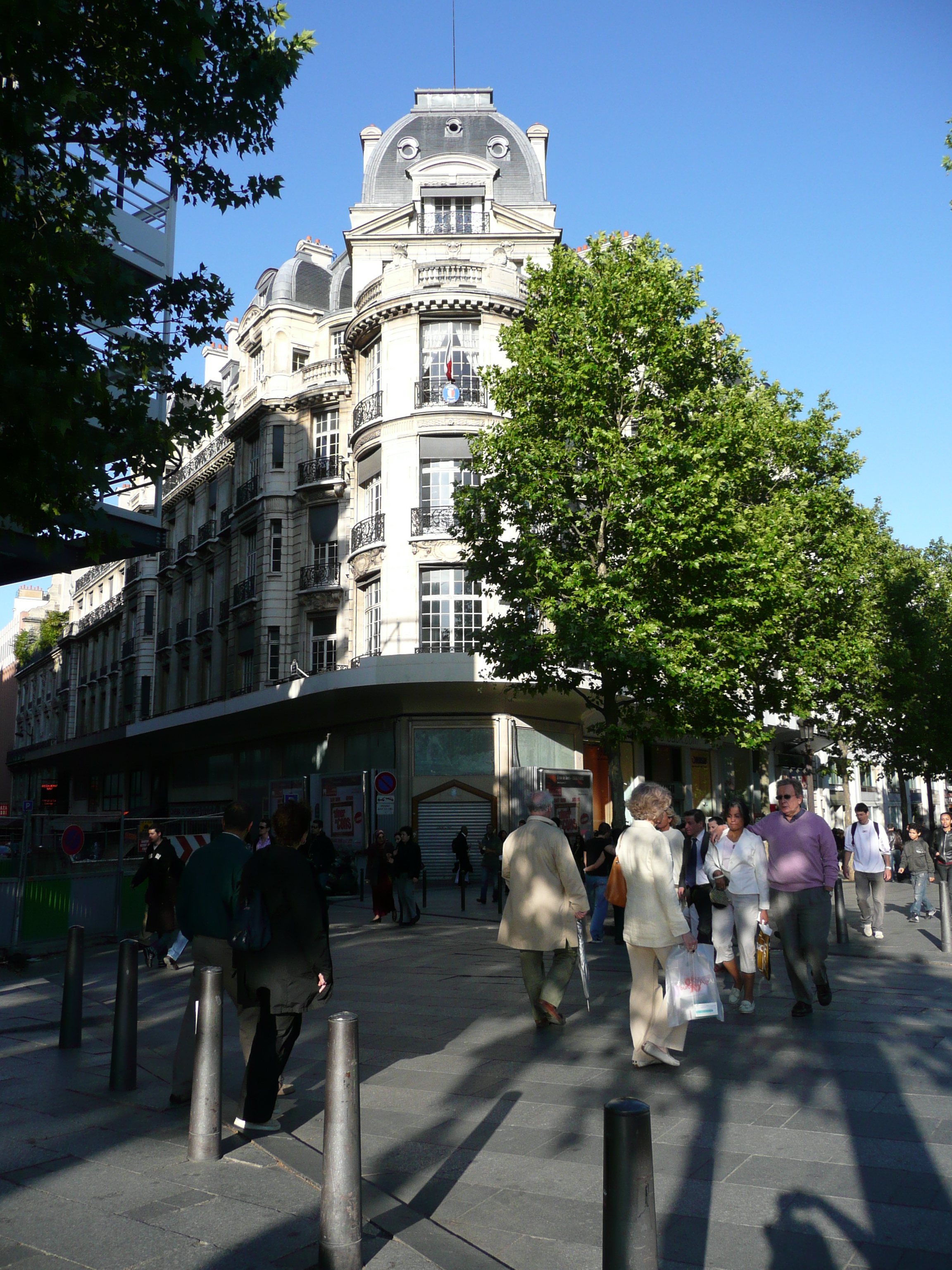 Picture France Paris Champs Elysees 2007-04 5 - Discovery Champs Elysees