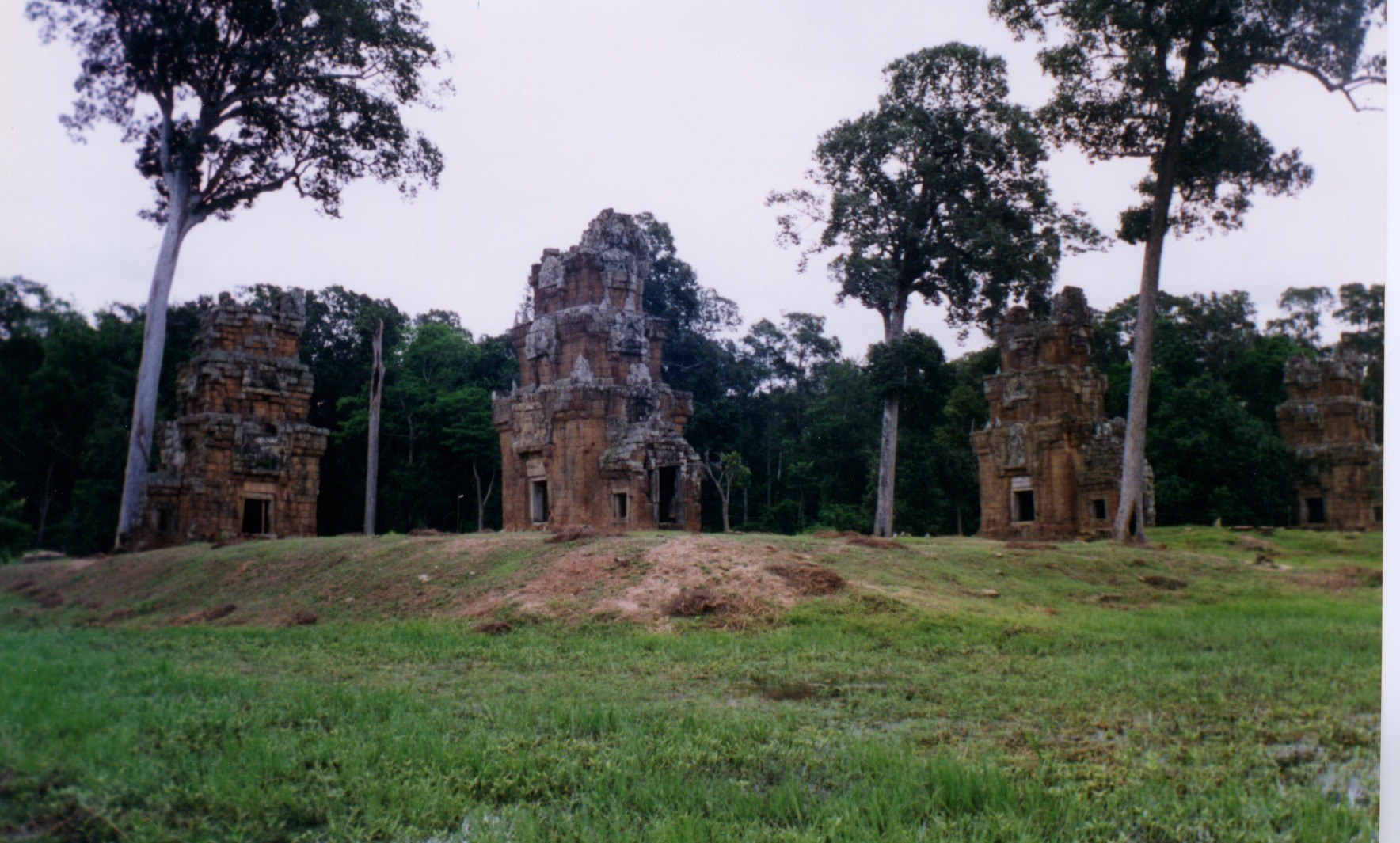 Picture Cambodia Angkor 1996-06 30 - Discovery Angkor