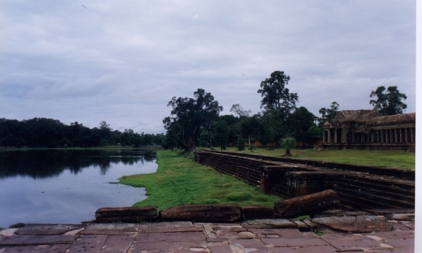 Picture Cambodia Angkor 1996-06 26 - Discovery Angkor