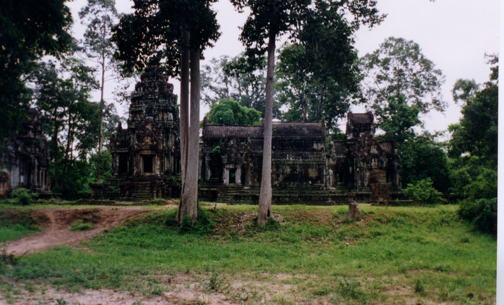 Picture Cambodia Angkor 1996-06 43 - Tour Angkor